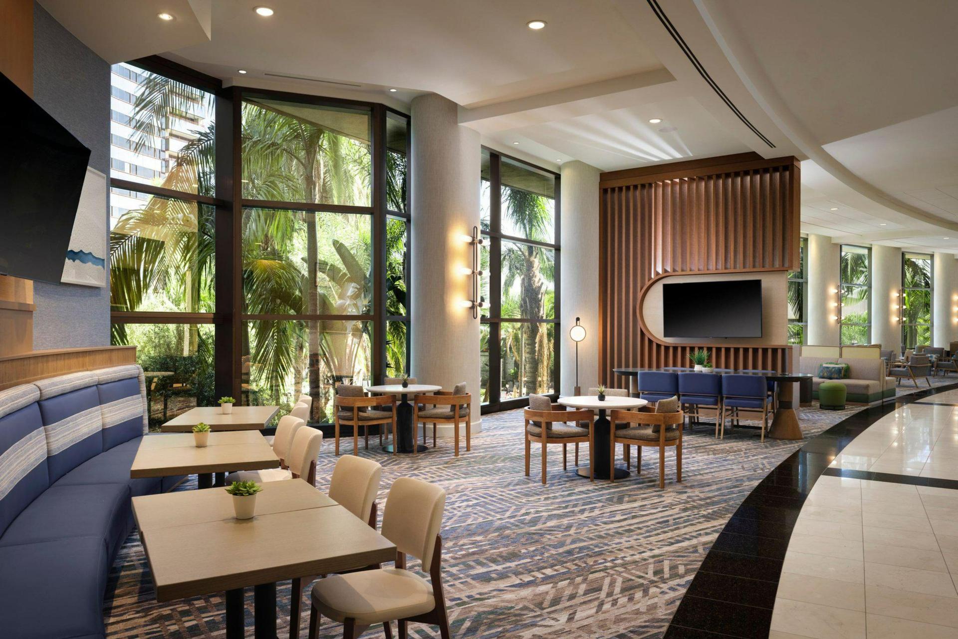 Lobby Lounge West