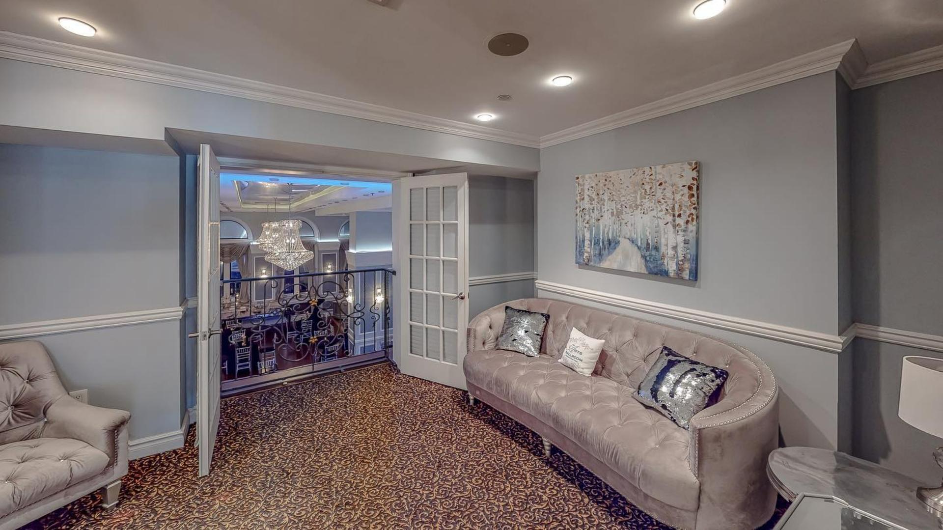 Mezzanine & Lounge