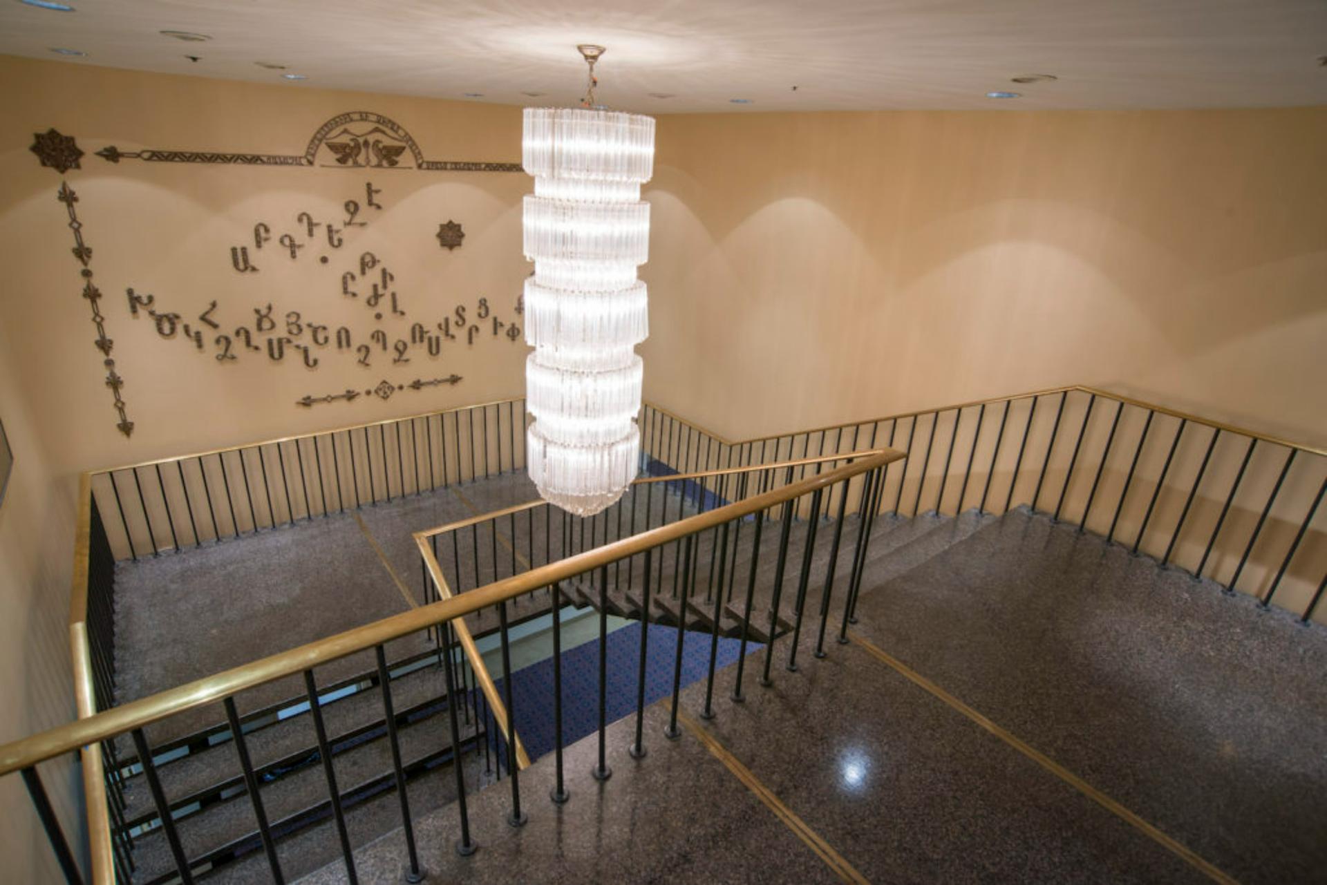 V-Hall