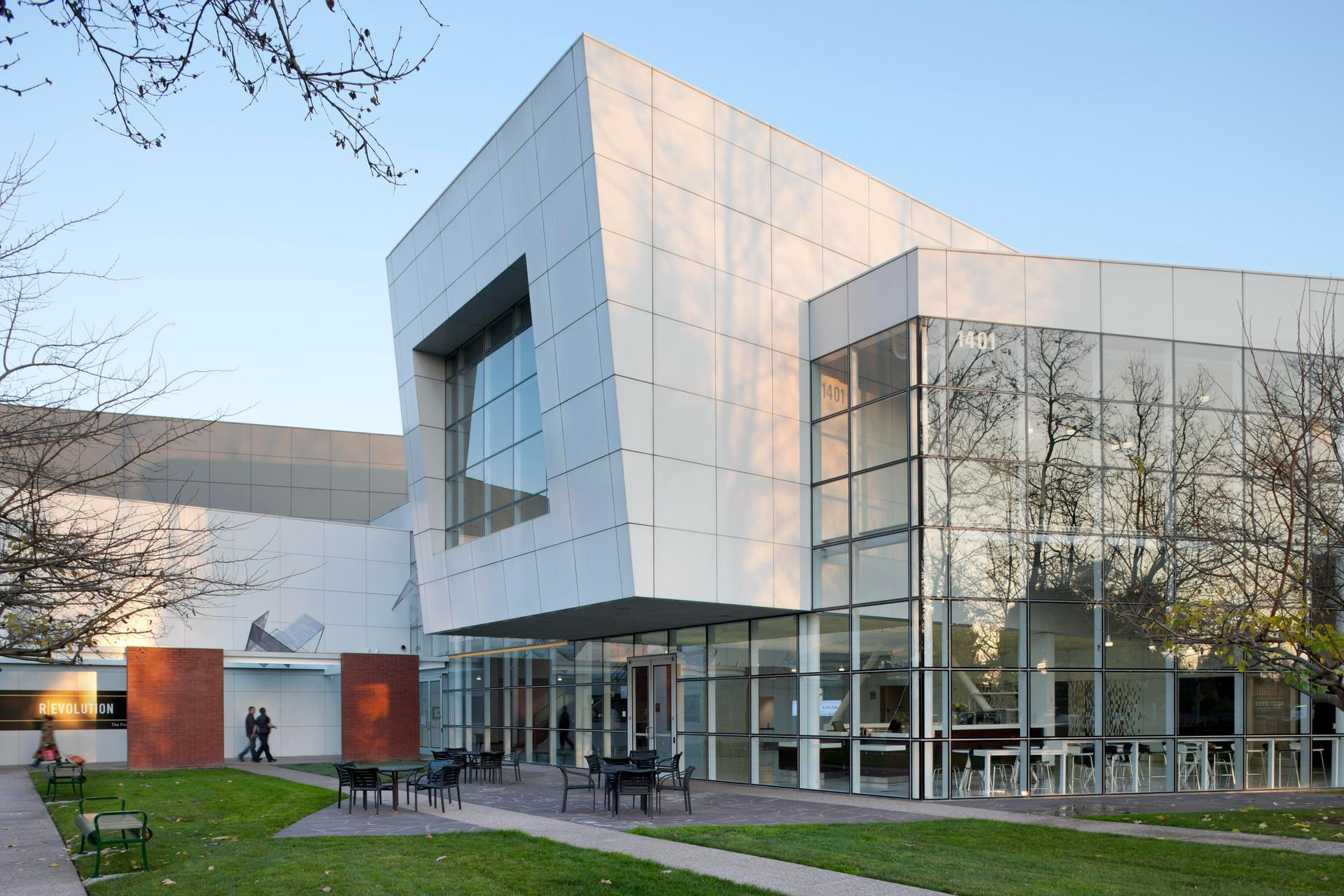 Leslie Gallery