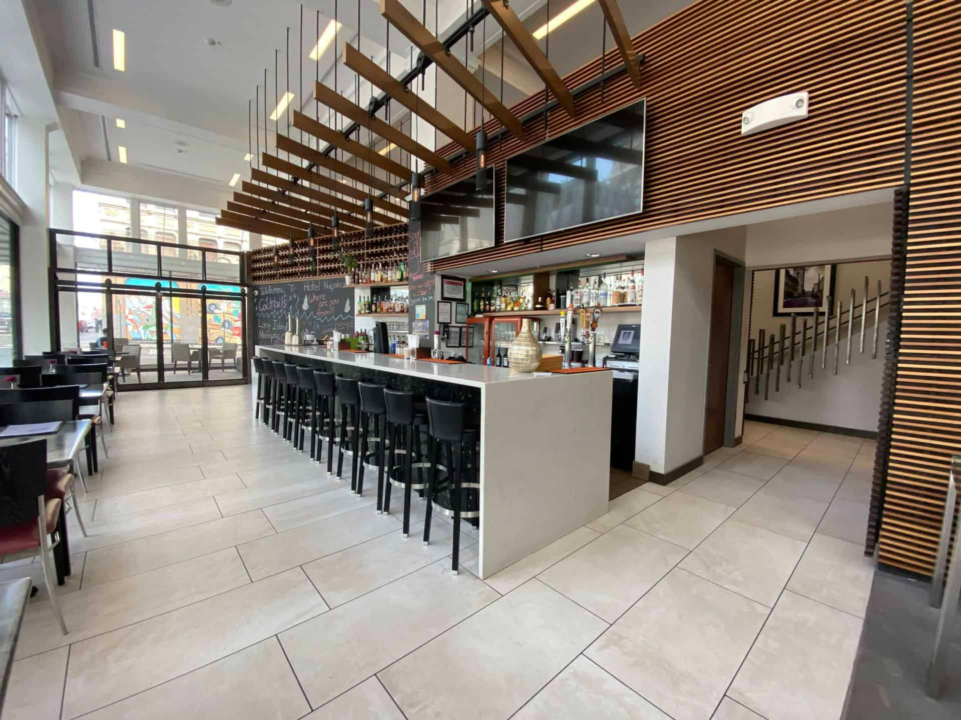 Luna Restaurant & Bar