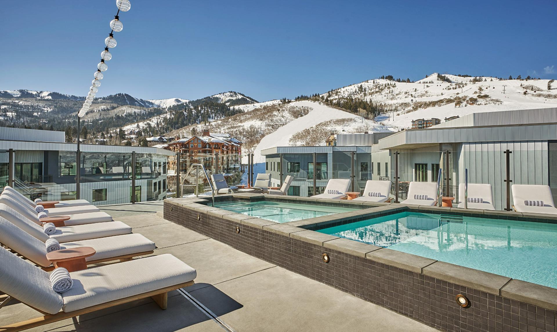 The Pool House Bar & Grille