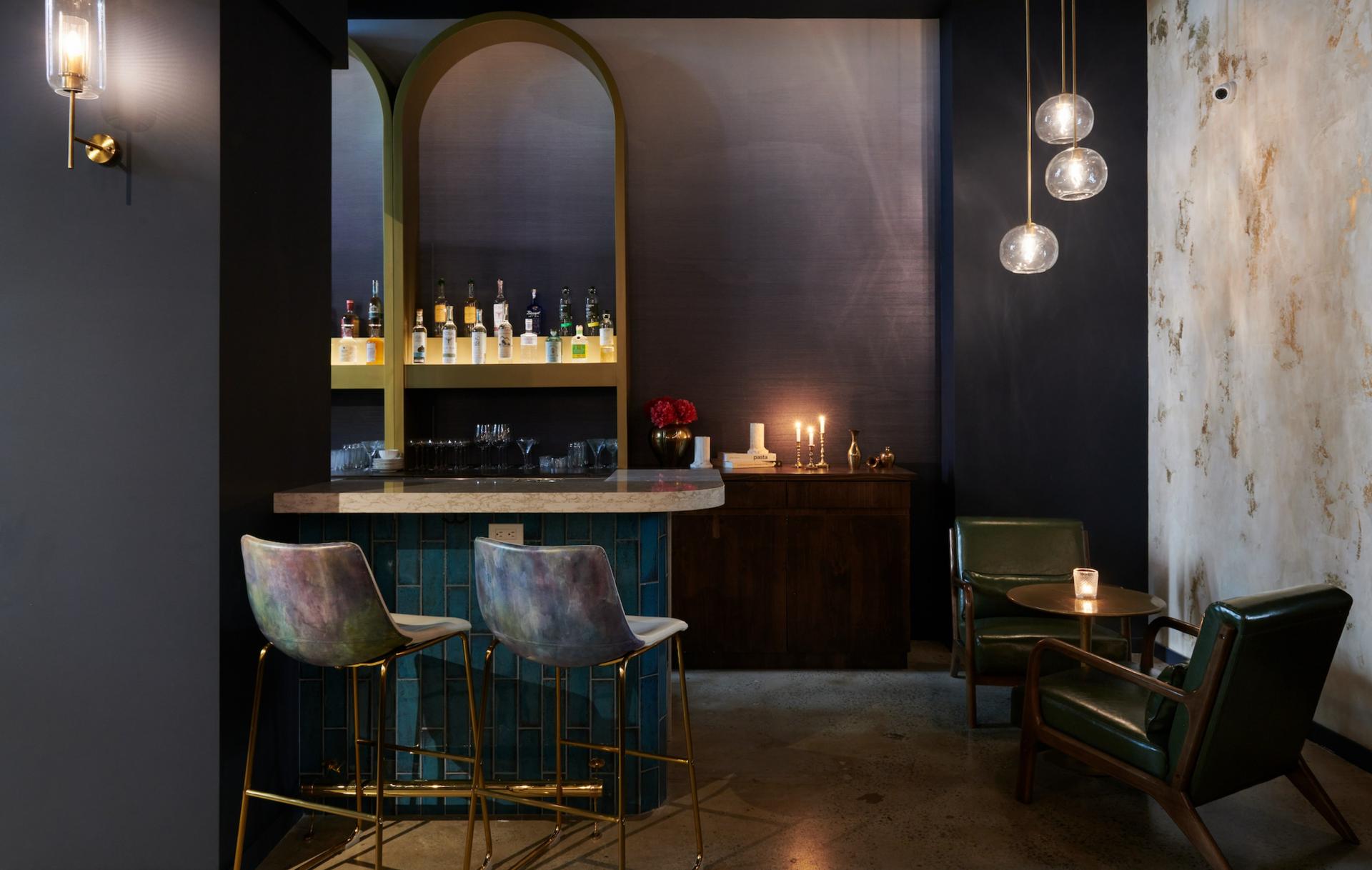 Bar & Lounge