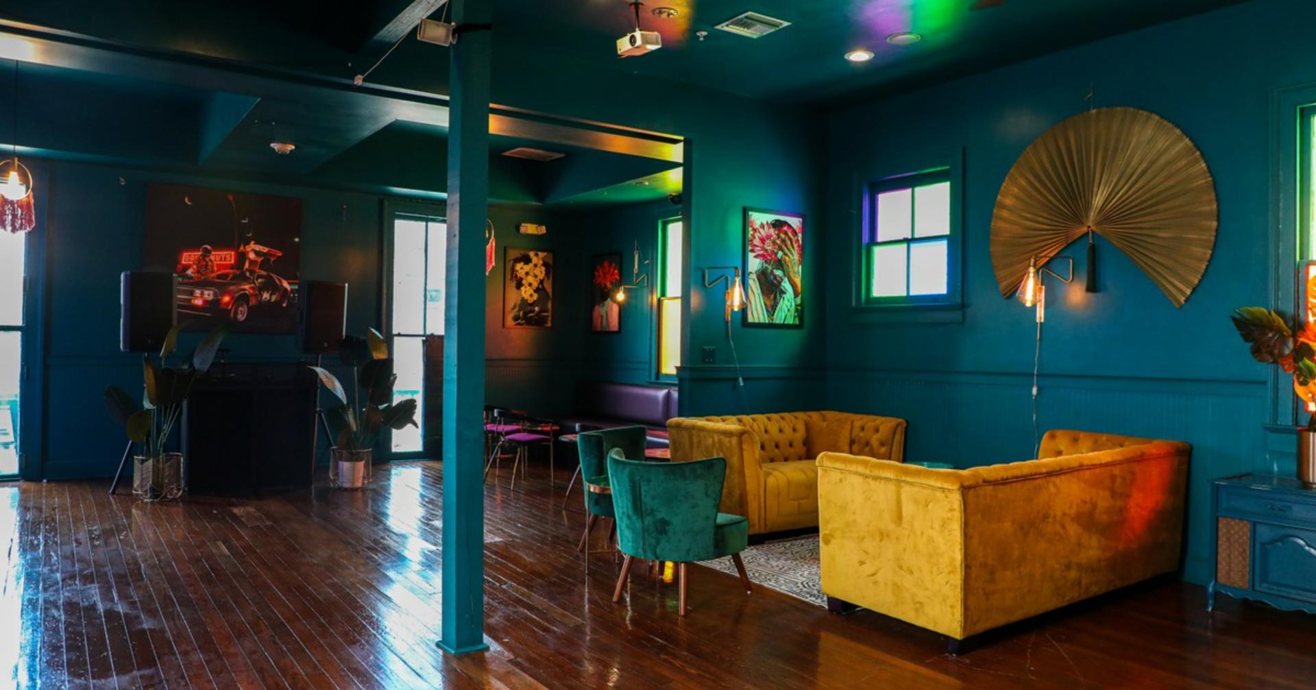 Hummingbird Lounge