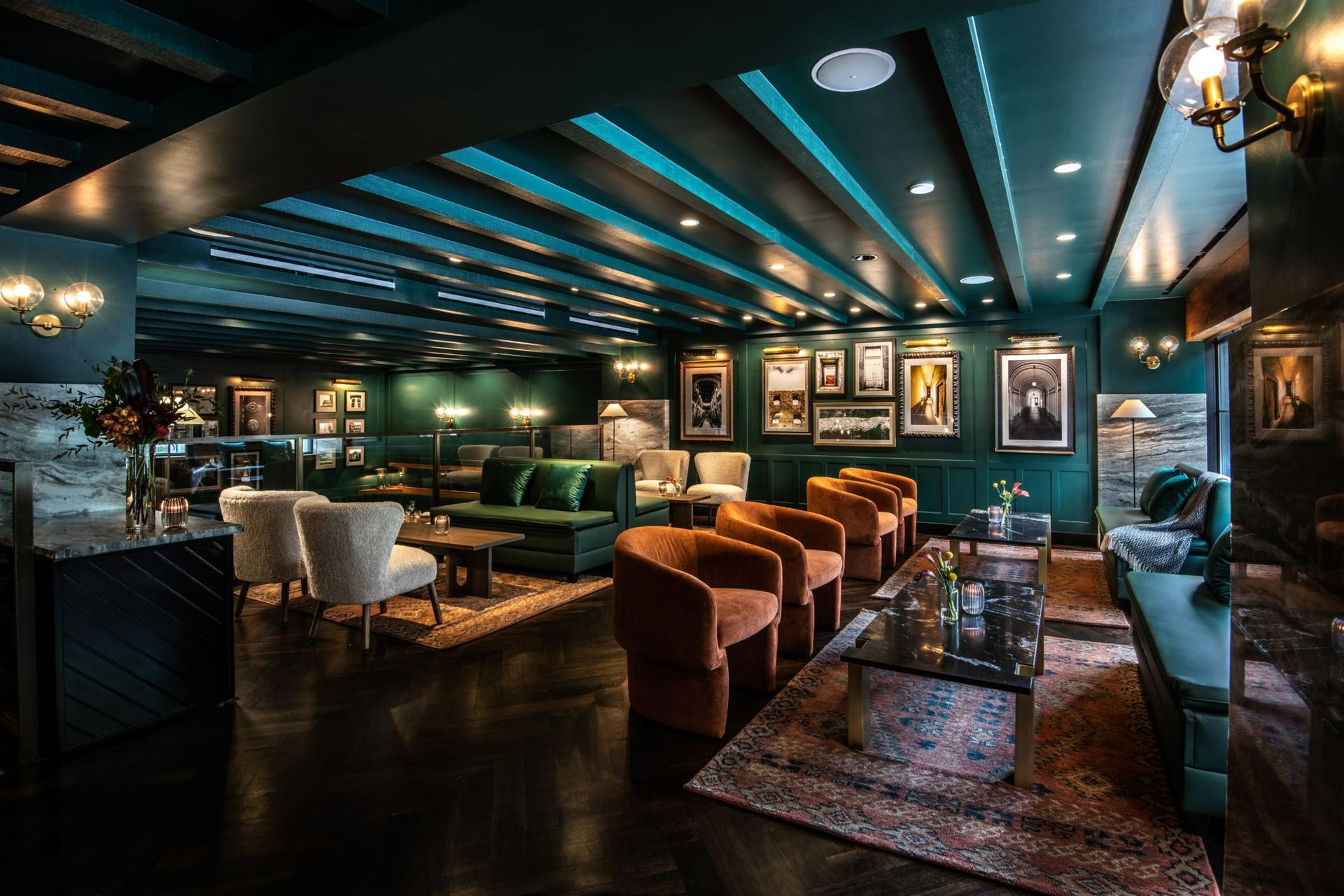 Lobby & Lounge