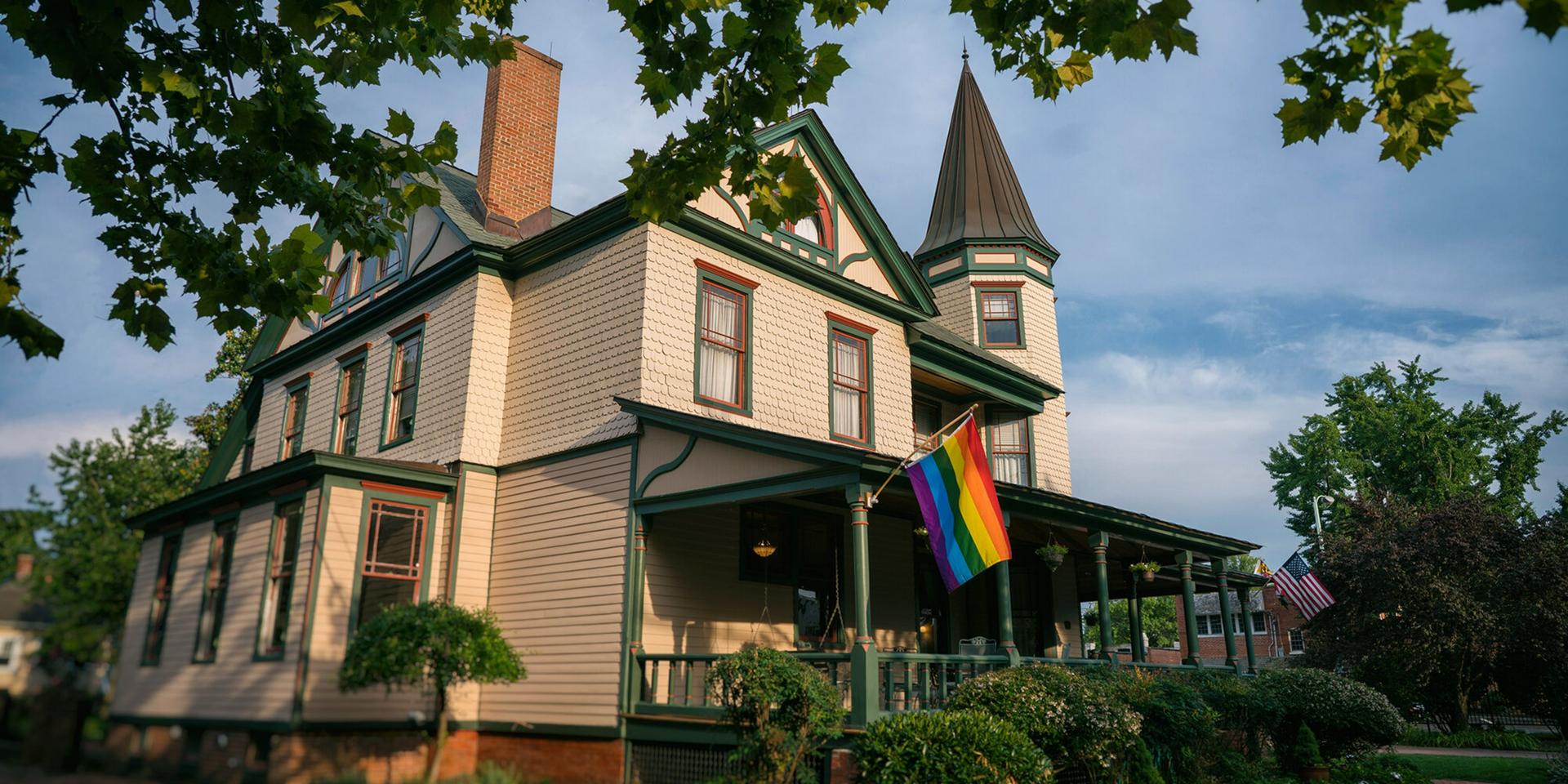 Hummingbird Inn (All Rooms)