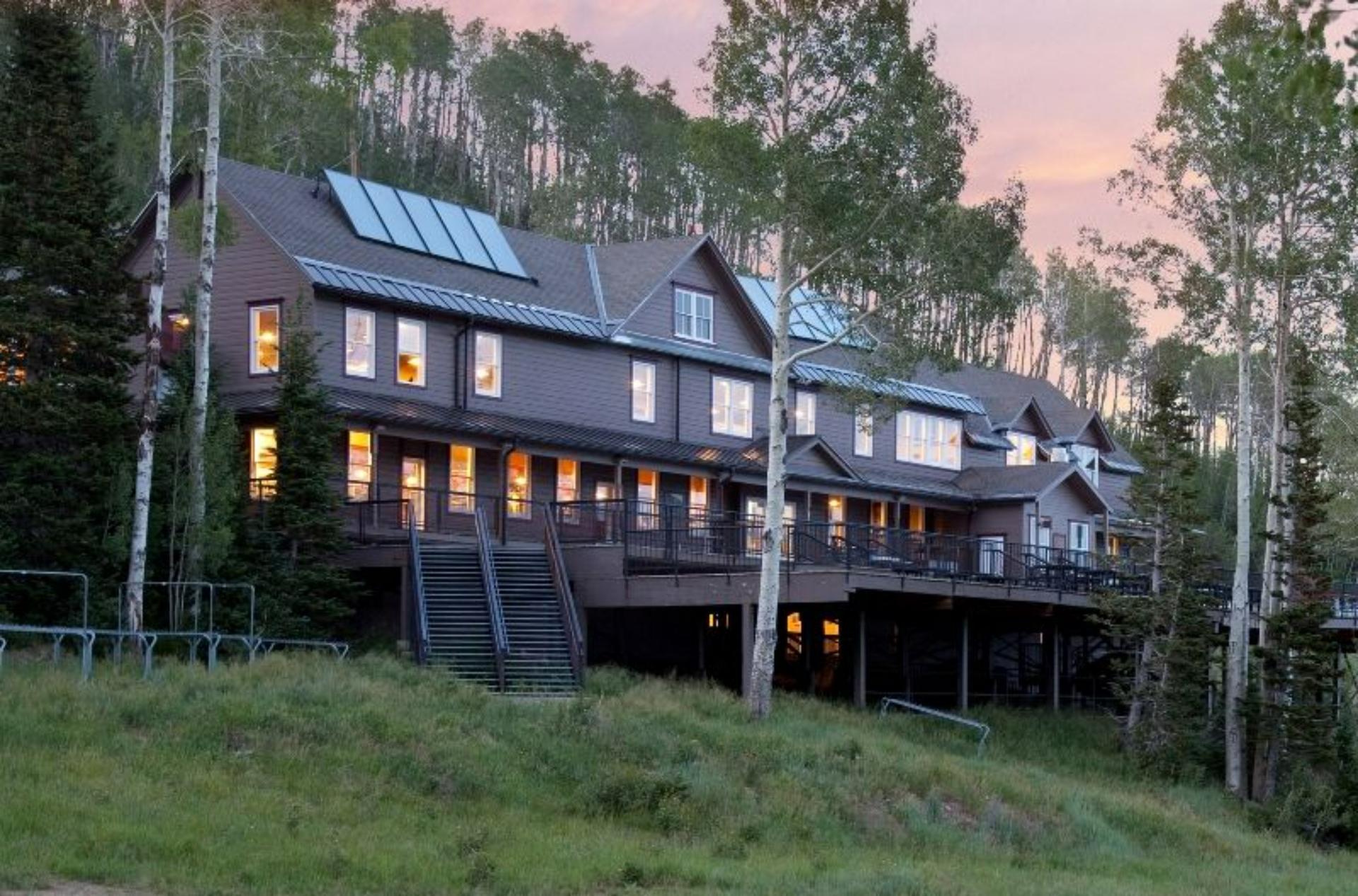 Mid-Mountain Lodge