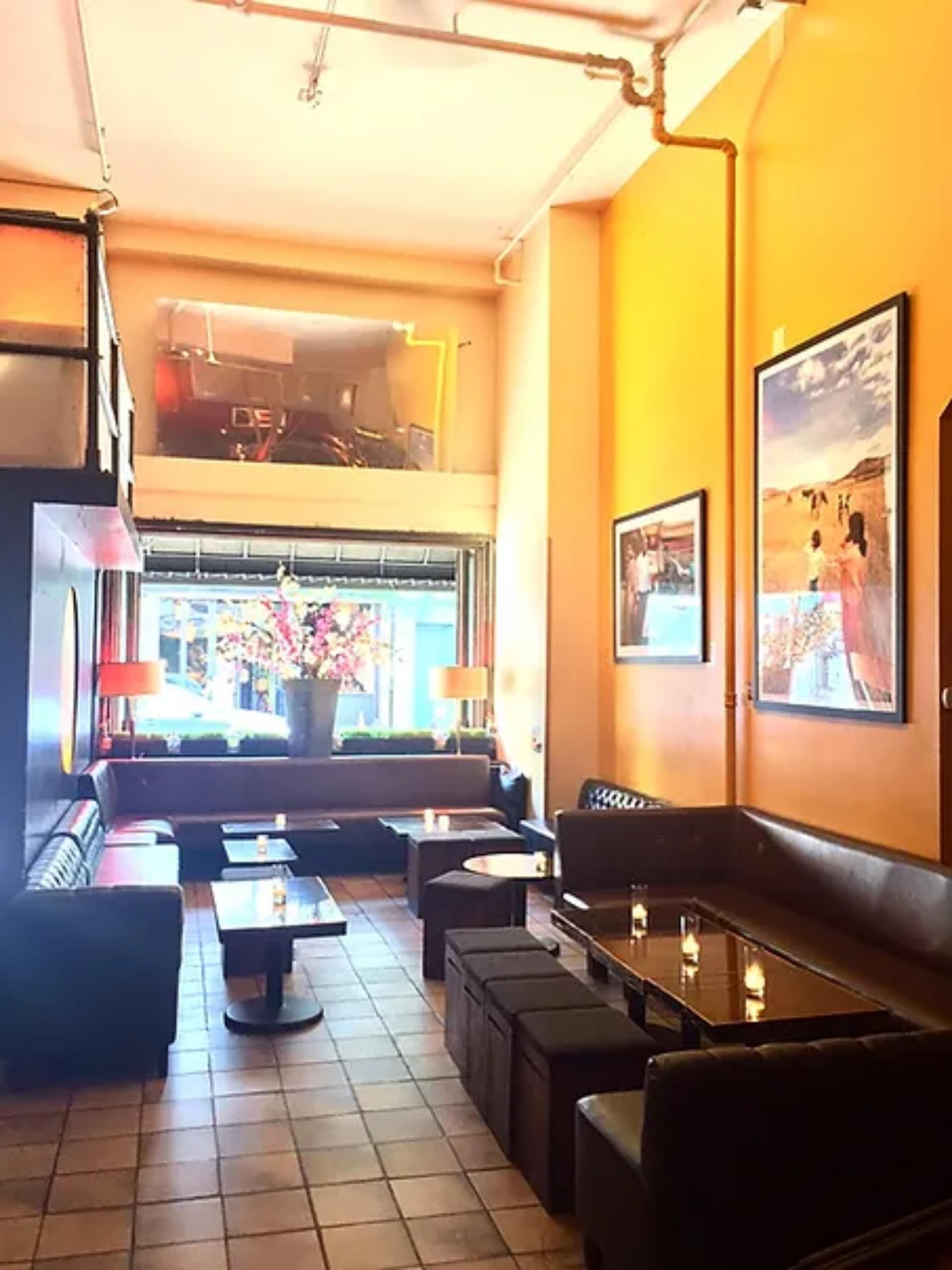 Bar & Lounge
