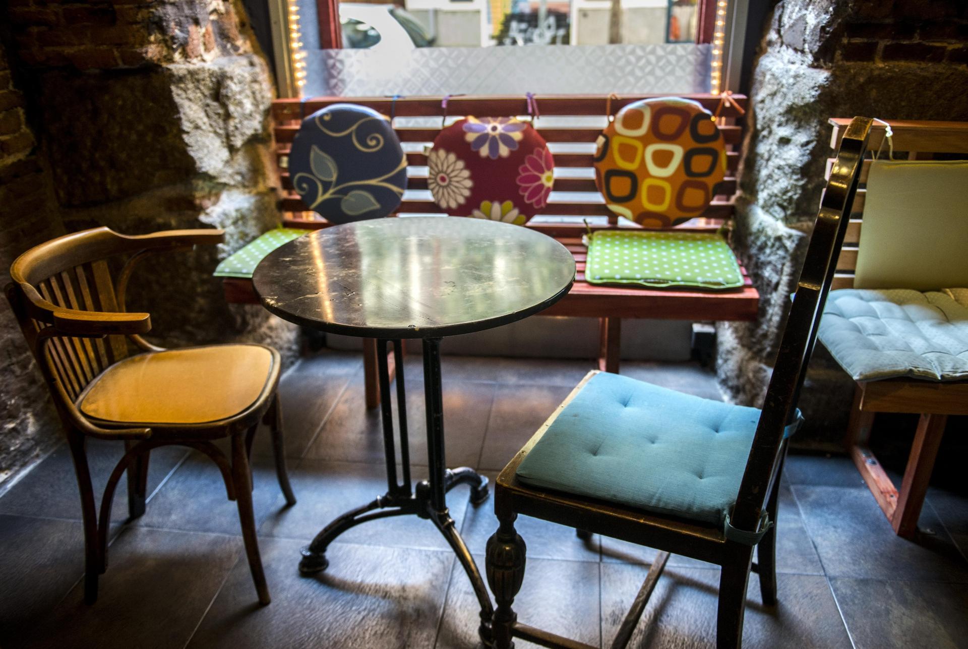 Full Buyout of El Café sin Nombre