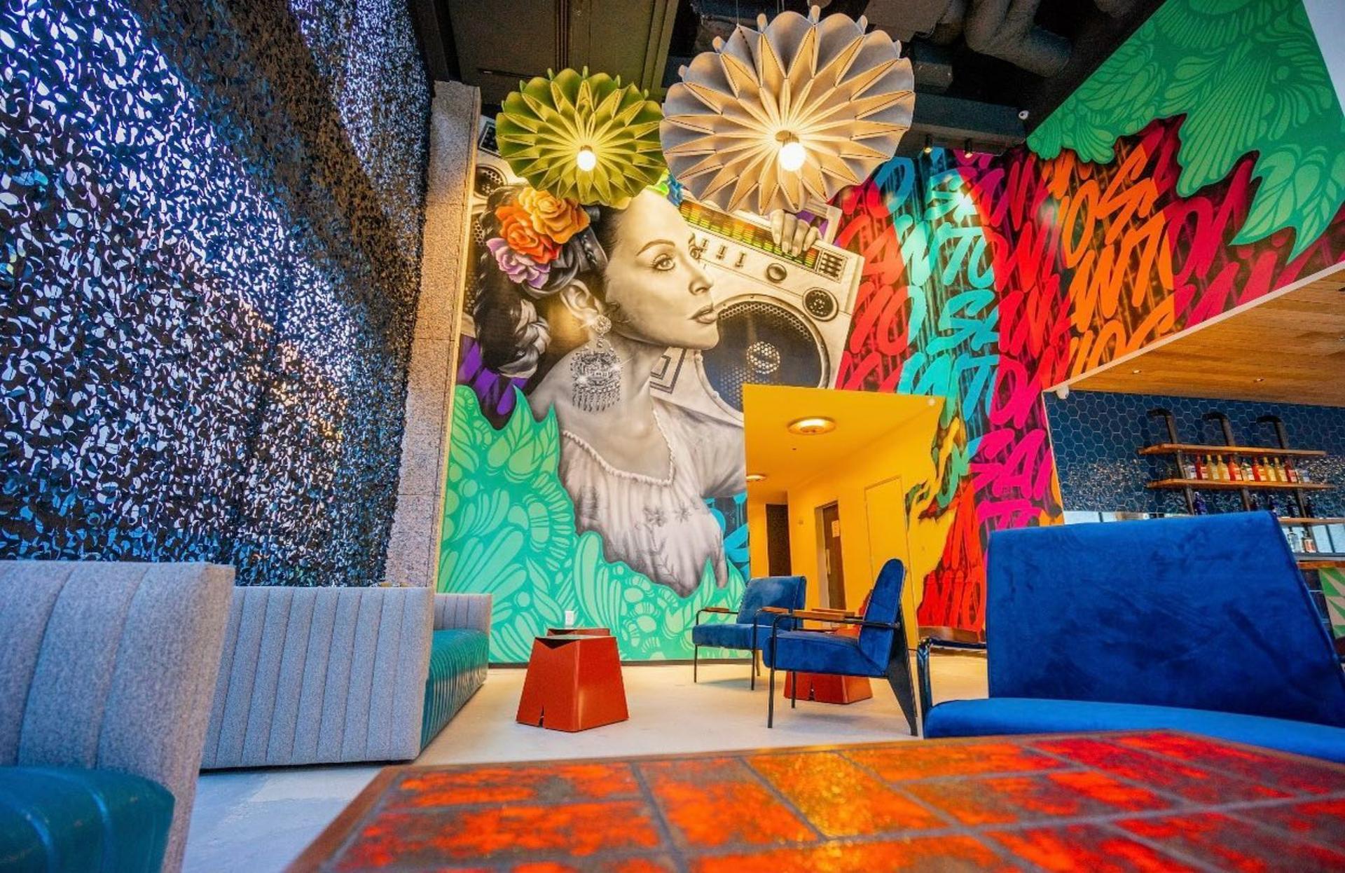 Patio, Bar & Lounge