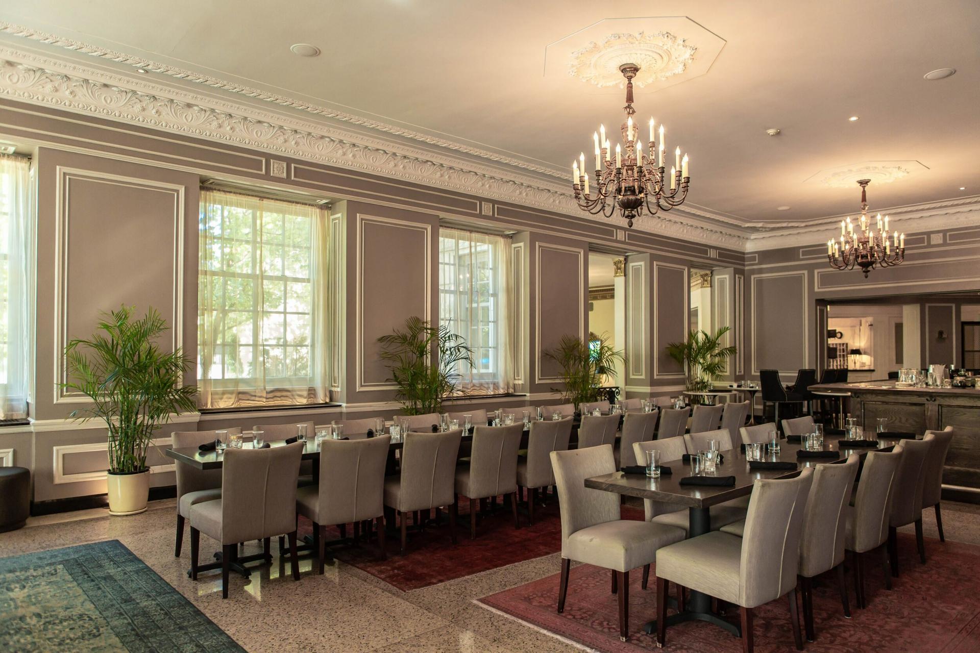 The Lounge at P.S. Steak