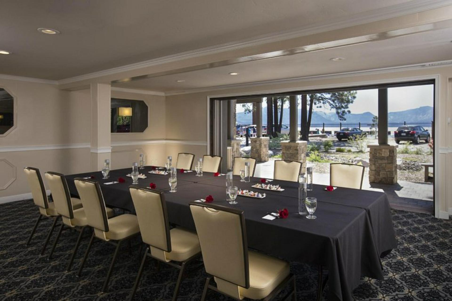 Bijou Boardroom