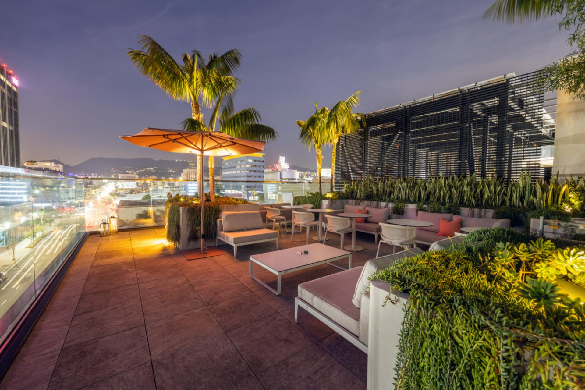 I/O Indoor lounge and terrace