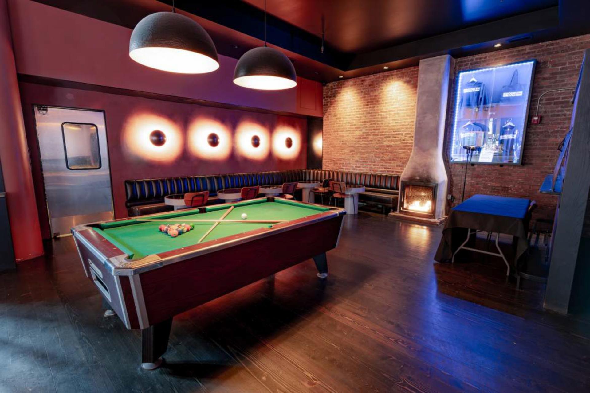 Pool Lounge