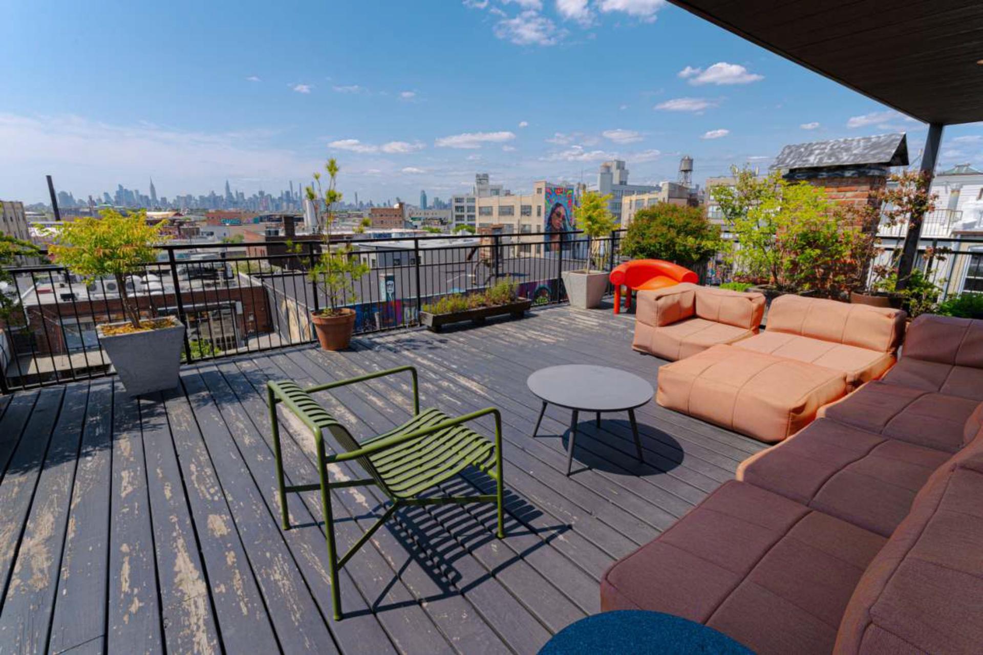 Upper Carriage House Deck
