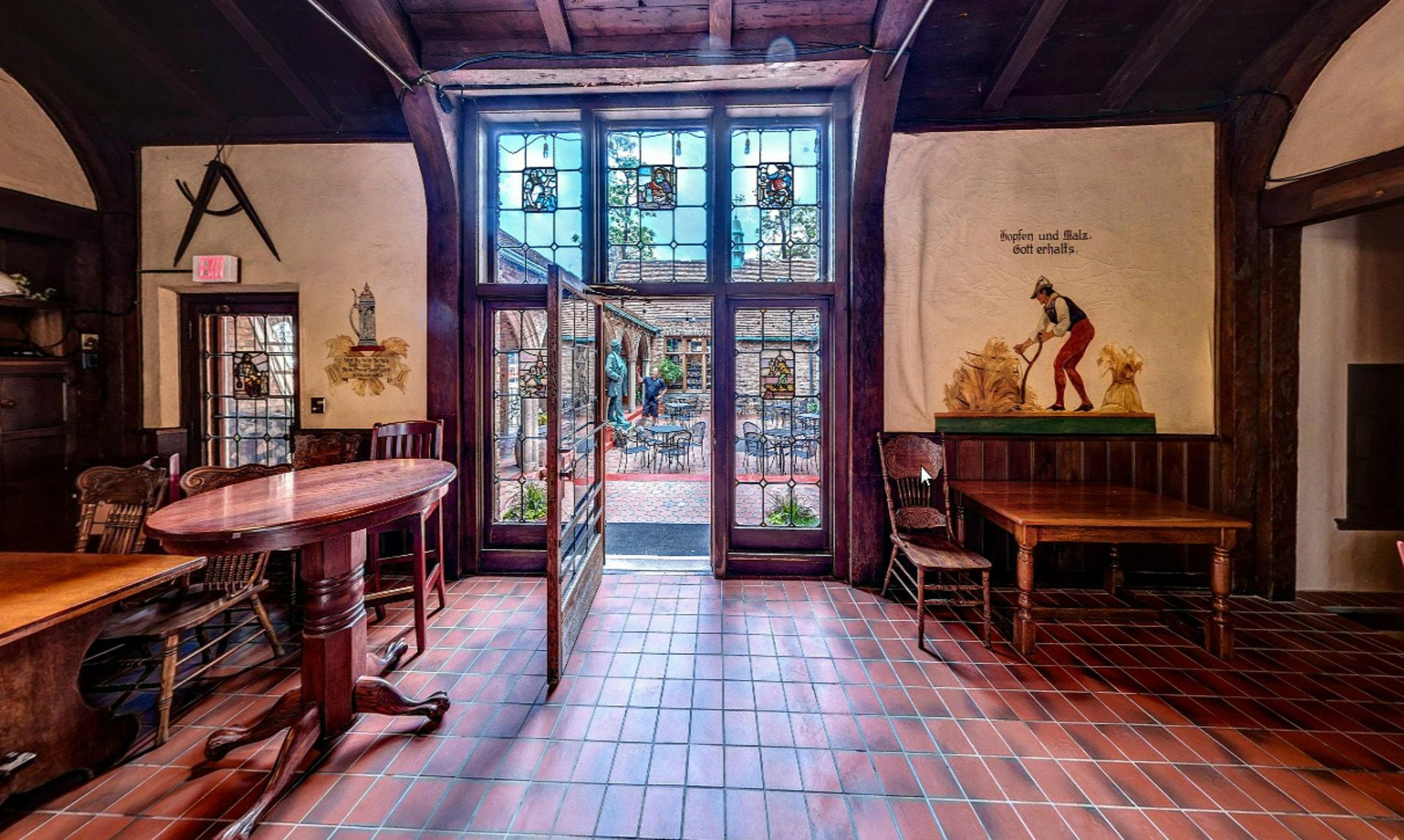 Guest Center & King's Courtyard