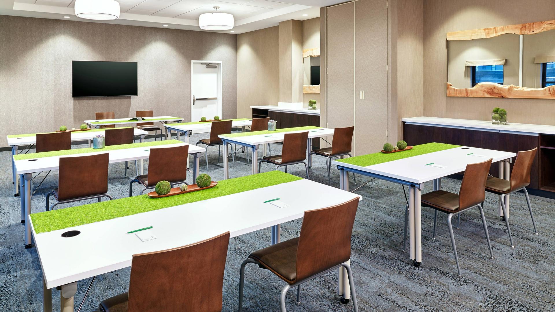 Glacier/Yellowstone Meeting Room