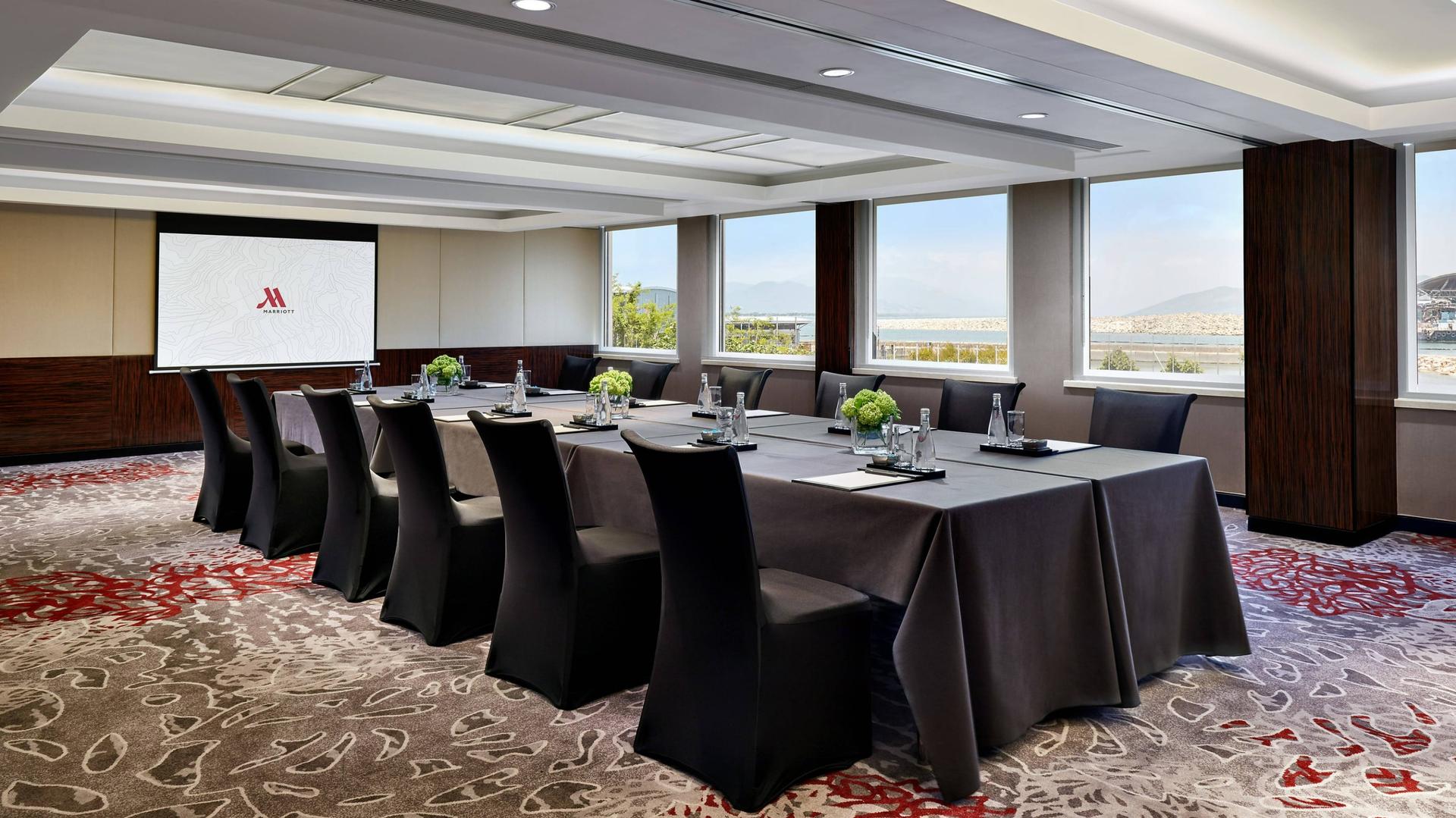Boardroom 4 - 5