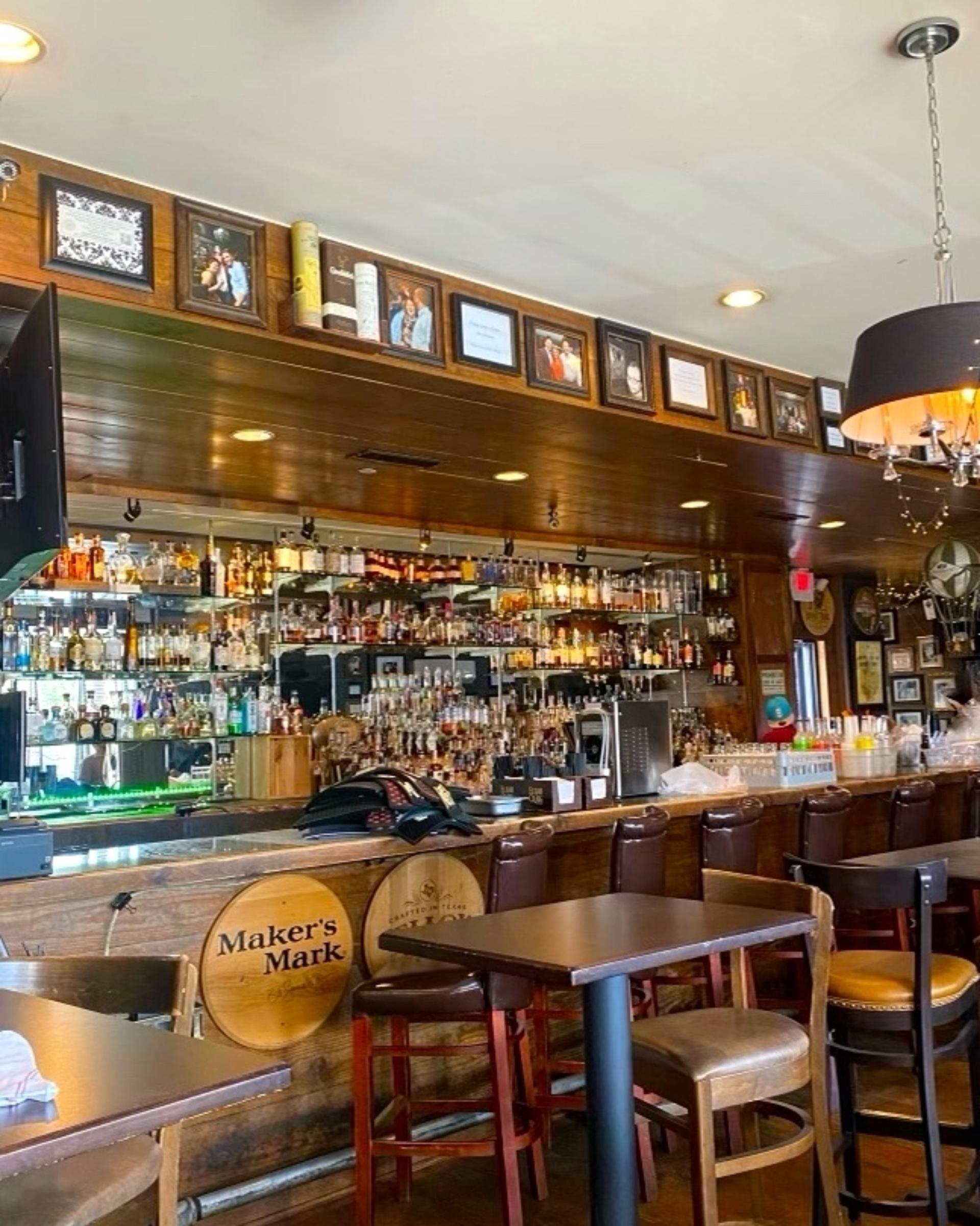 Lounge & Bar