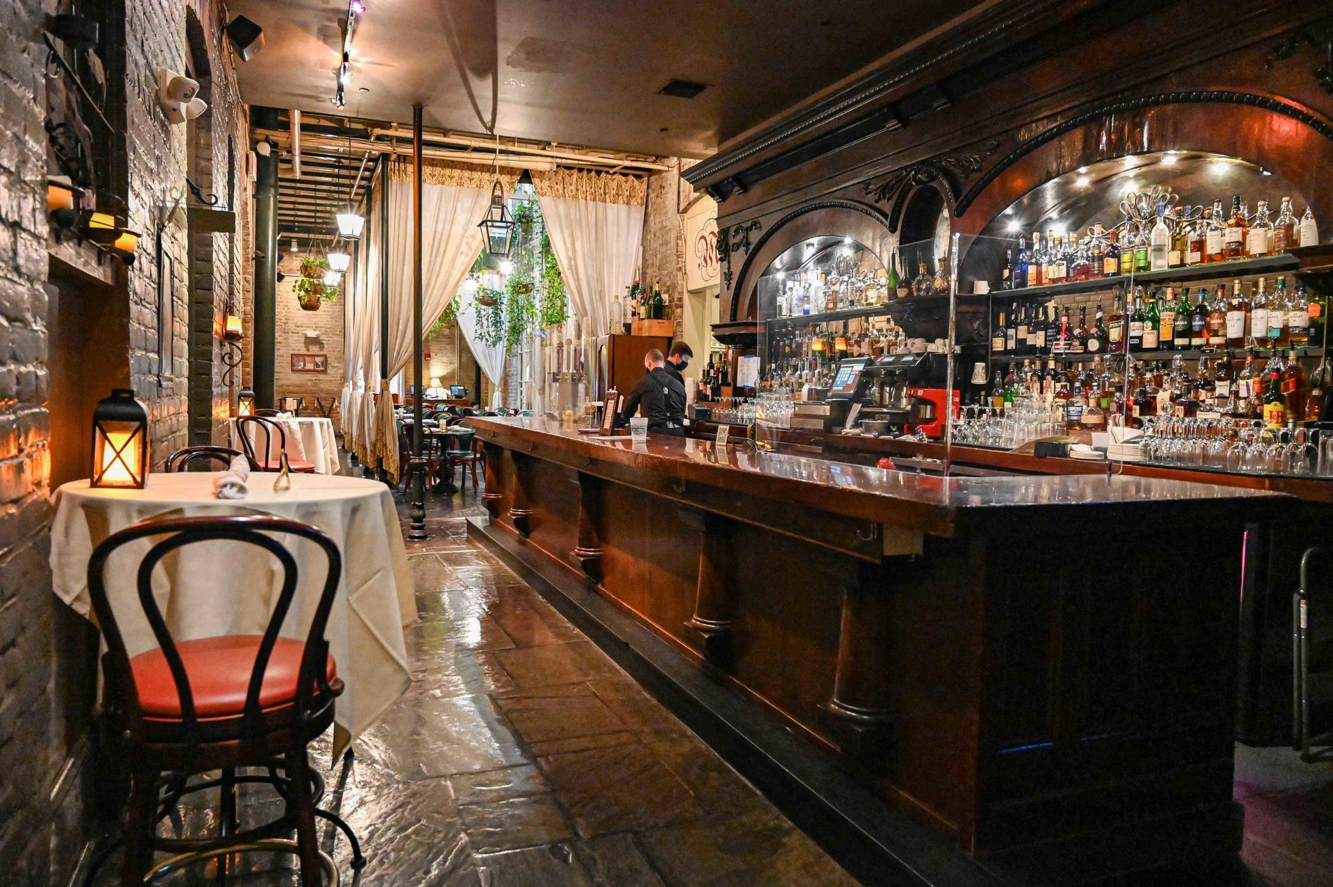 Bar & Courtyard