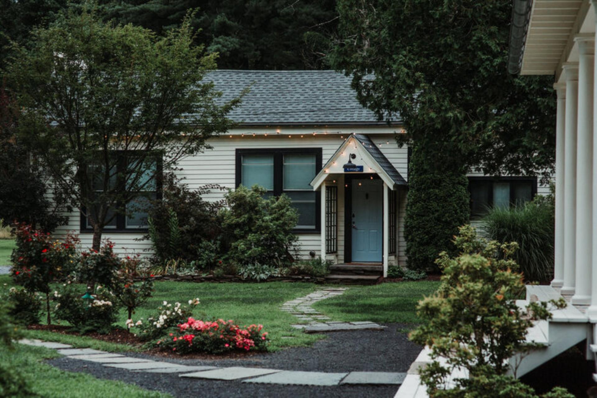 Main Inn and Cottages