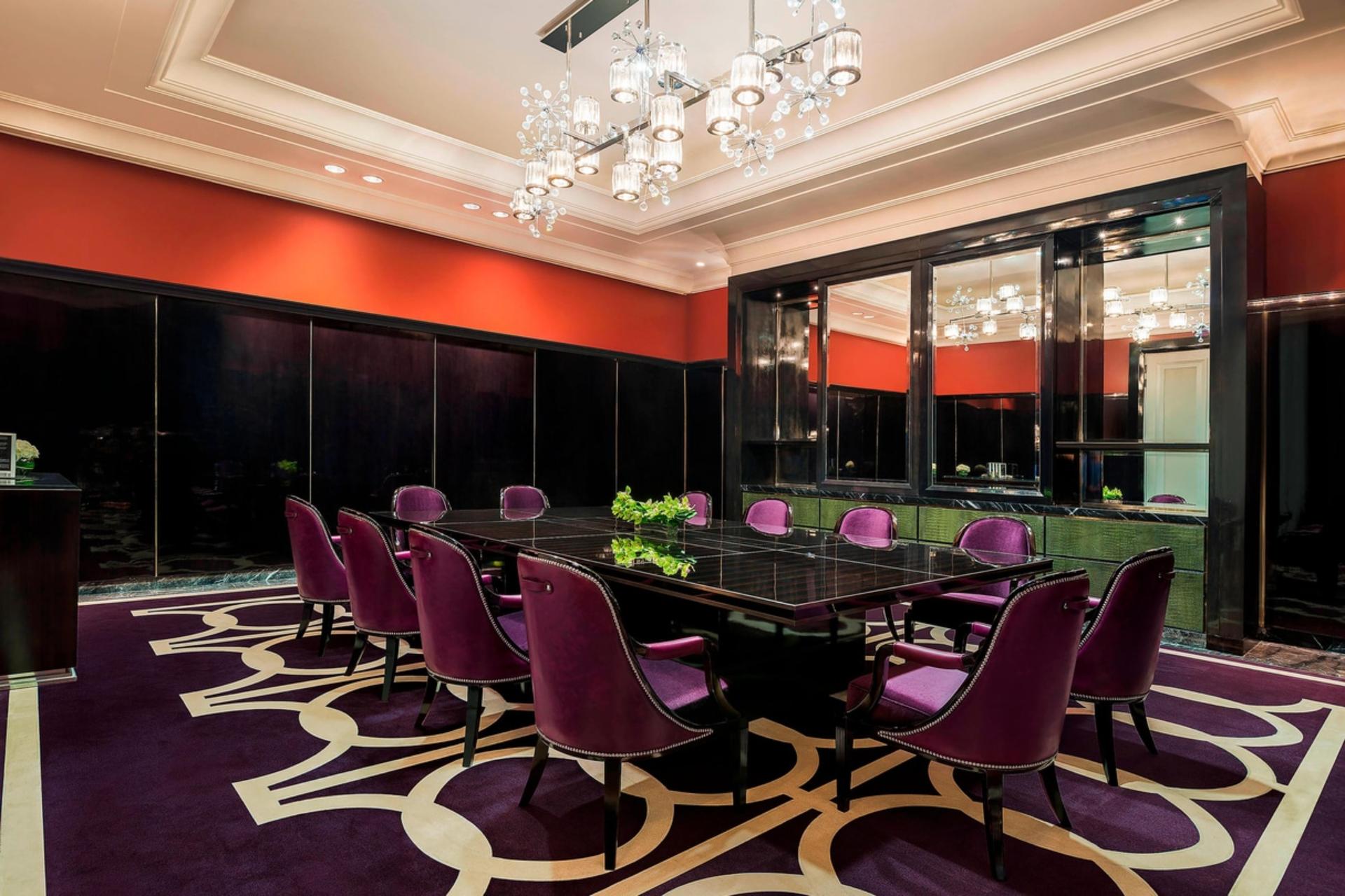 Dollar Room 1
