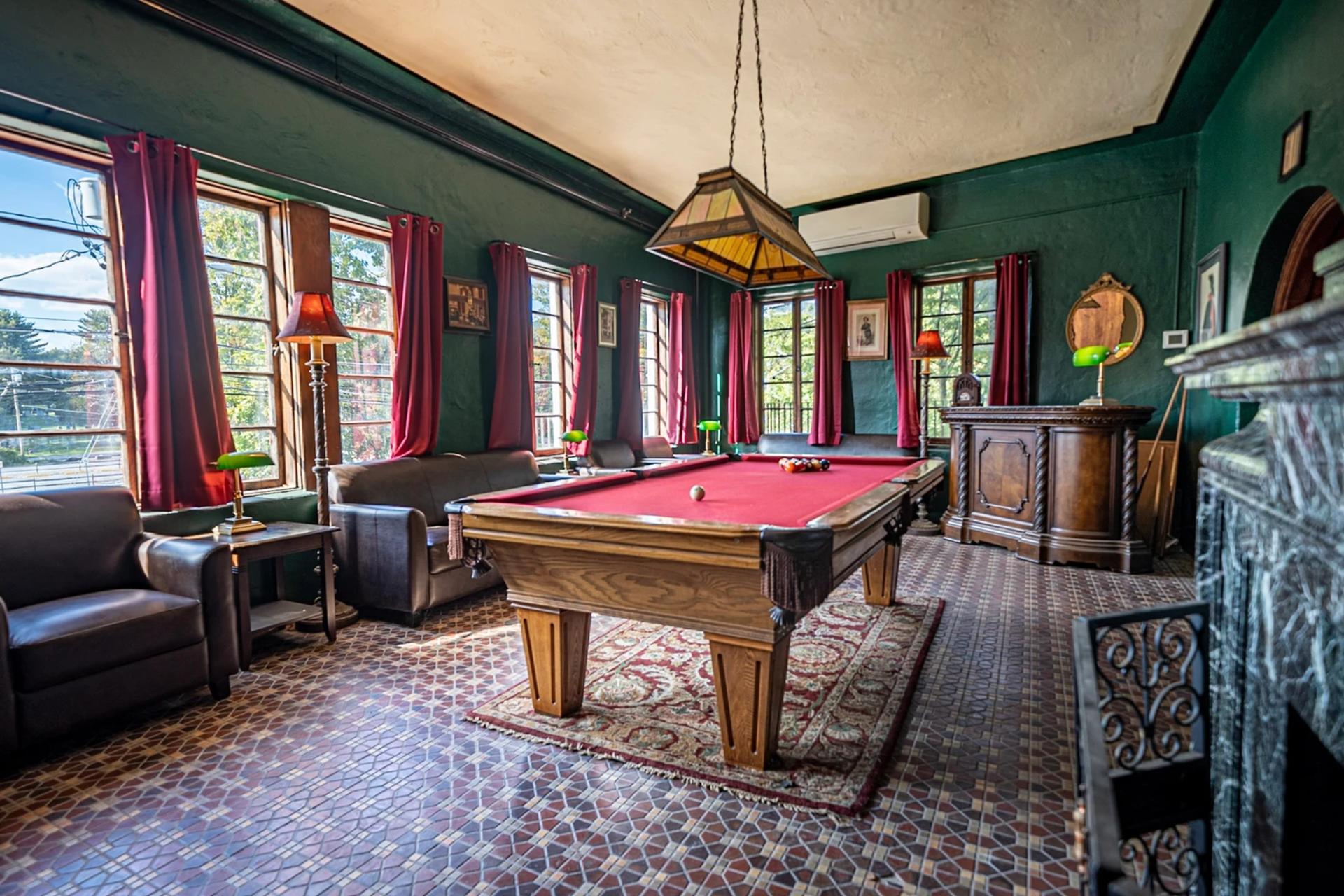 Billiards Lounge