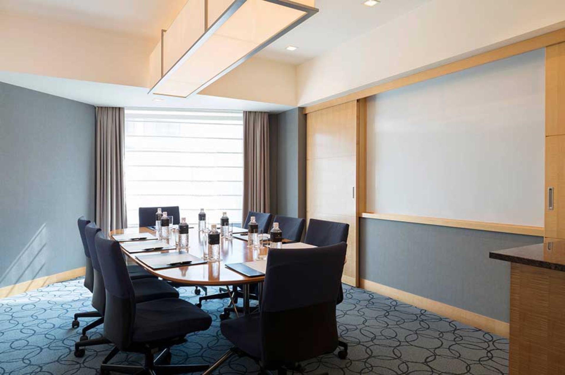 Meeting Suite 607