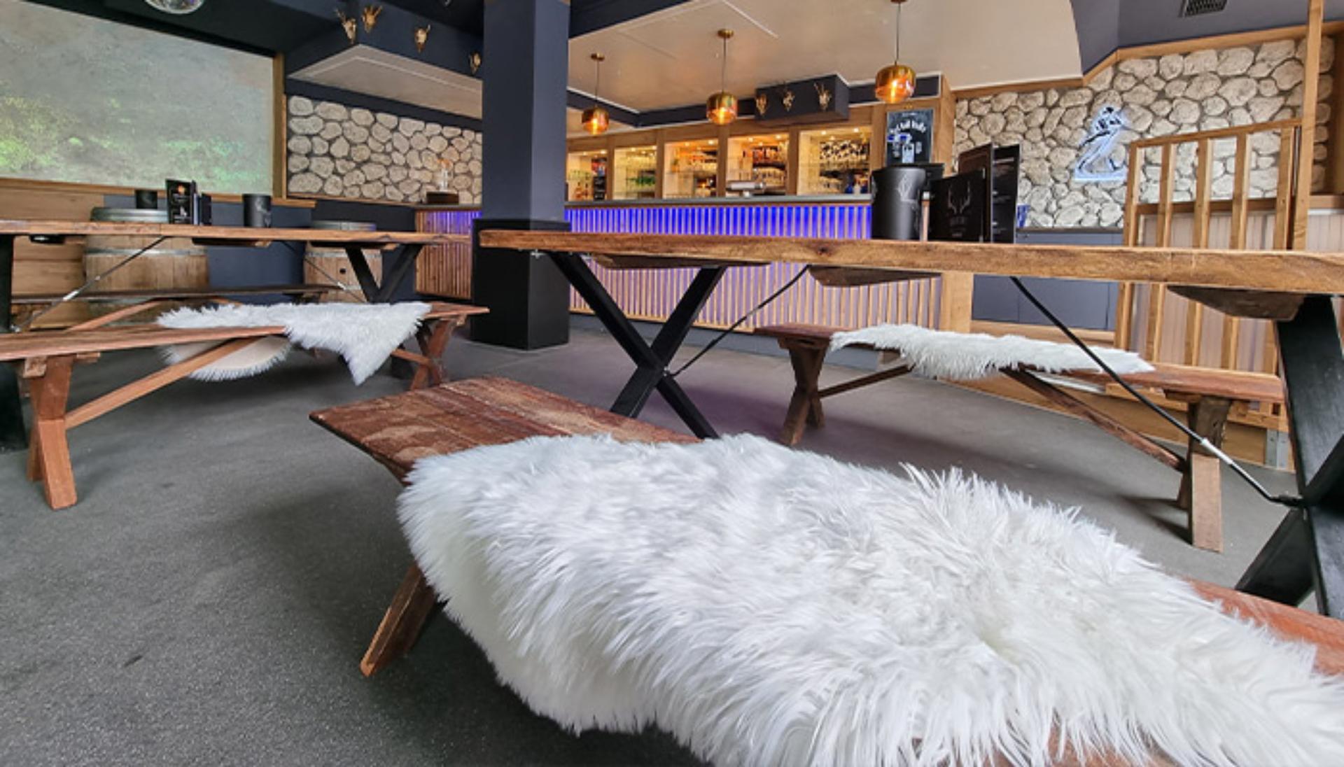 Gipfelbar - First Floor