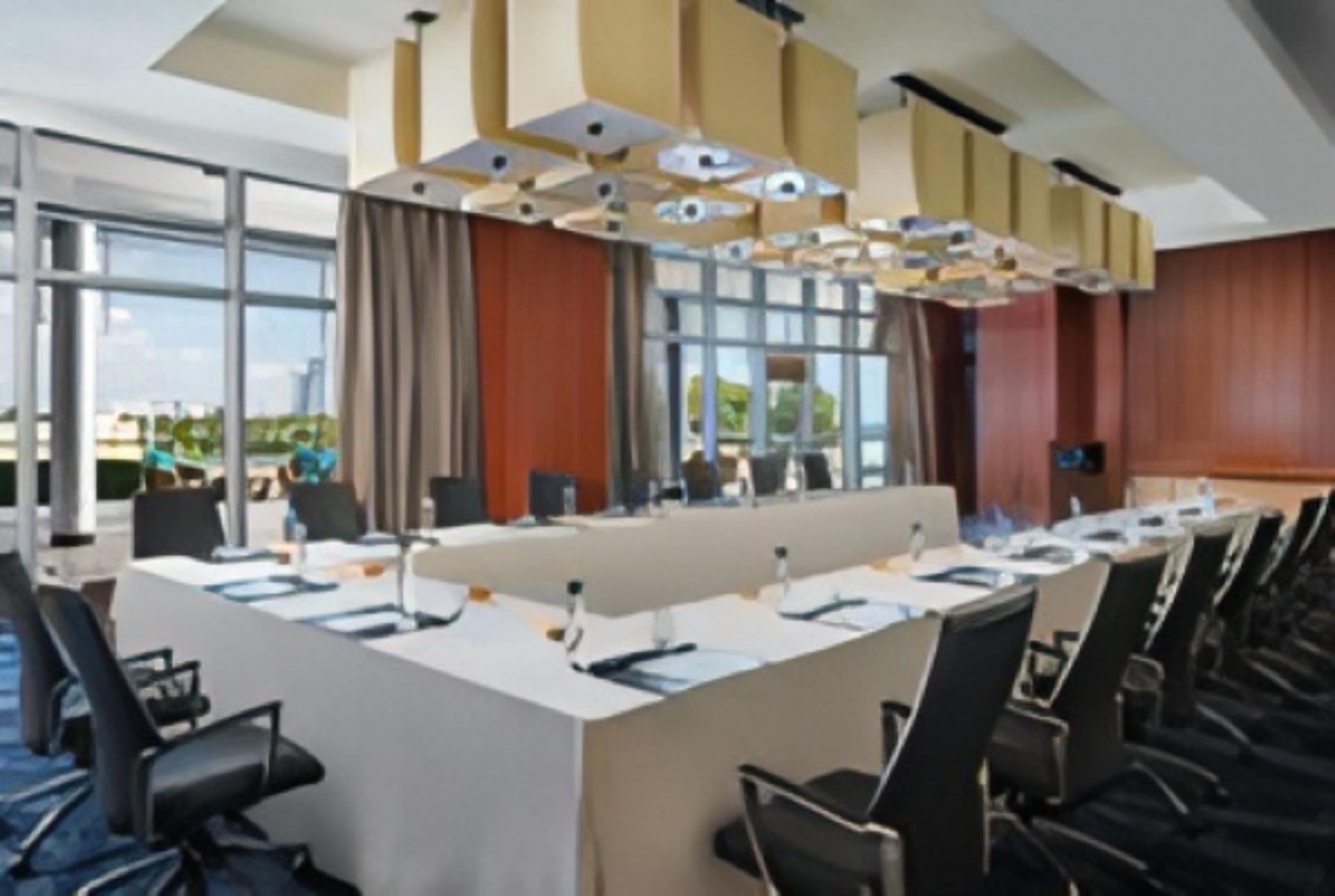 Voyager Salon