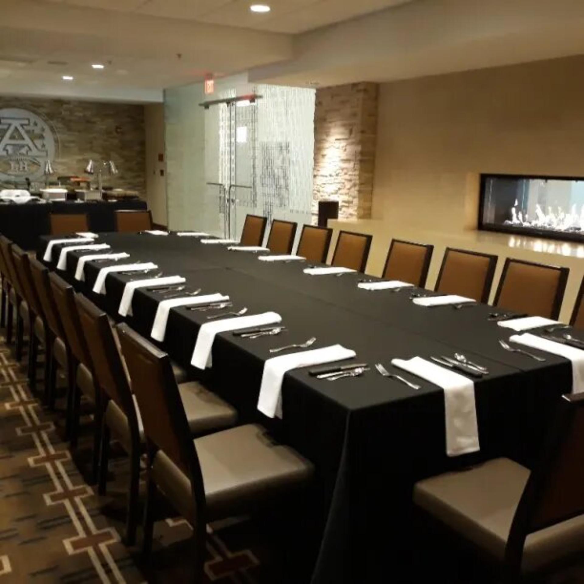 Signature Suite Lounge & Signature Suites
