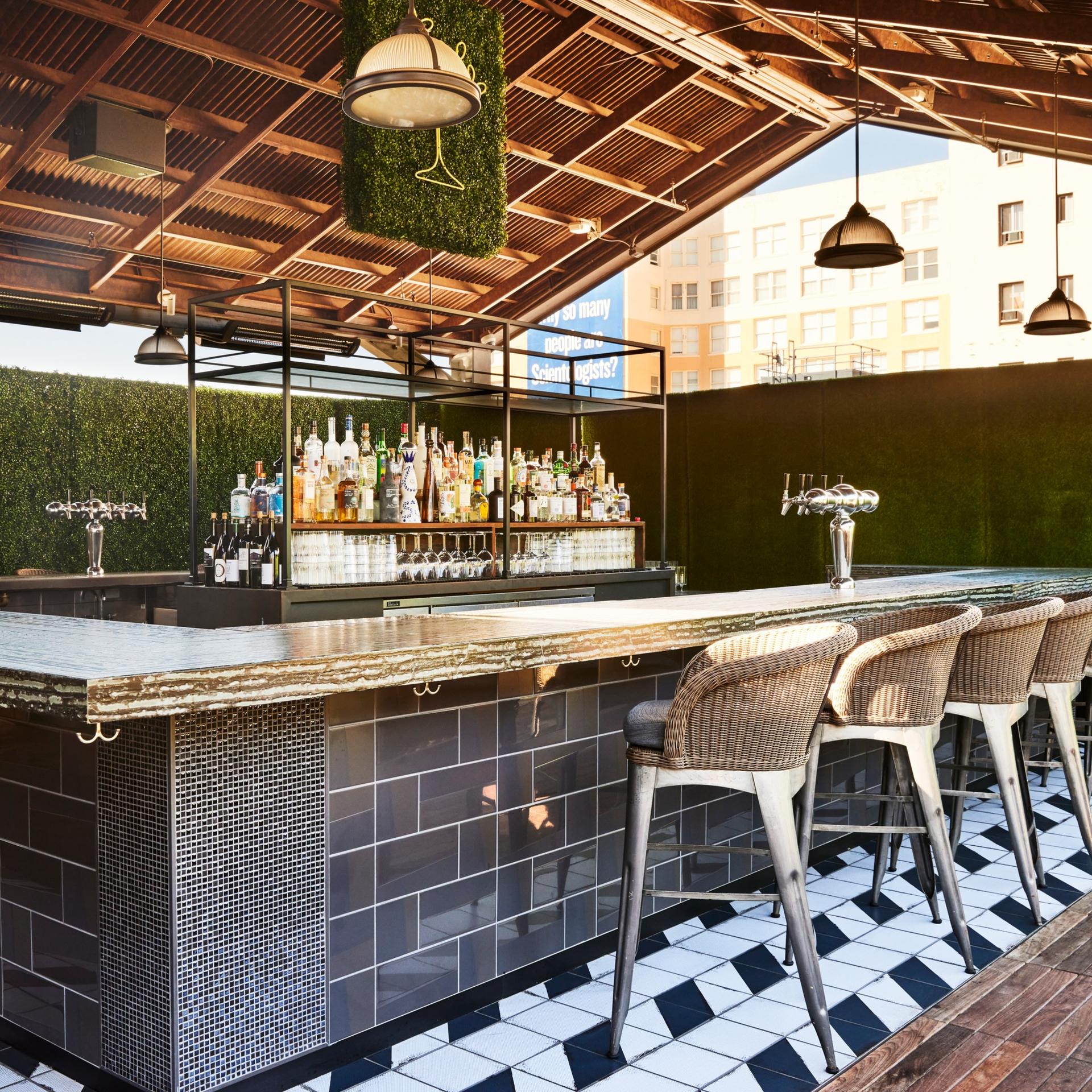 Bar and Lounge