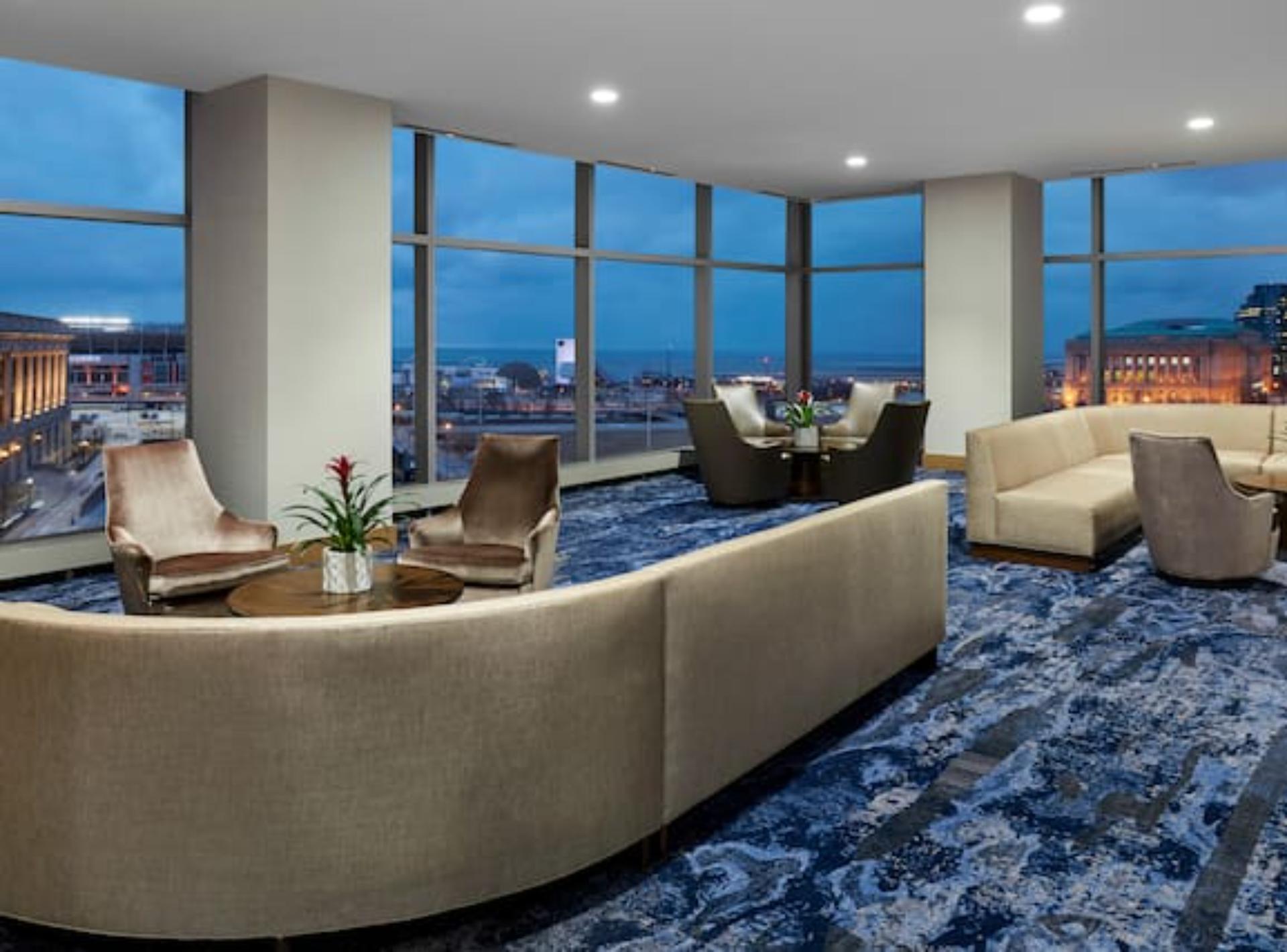 5th Level Lakeside Foyer