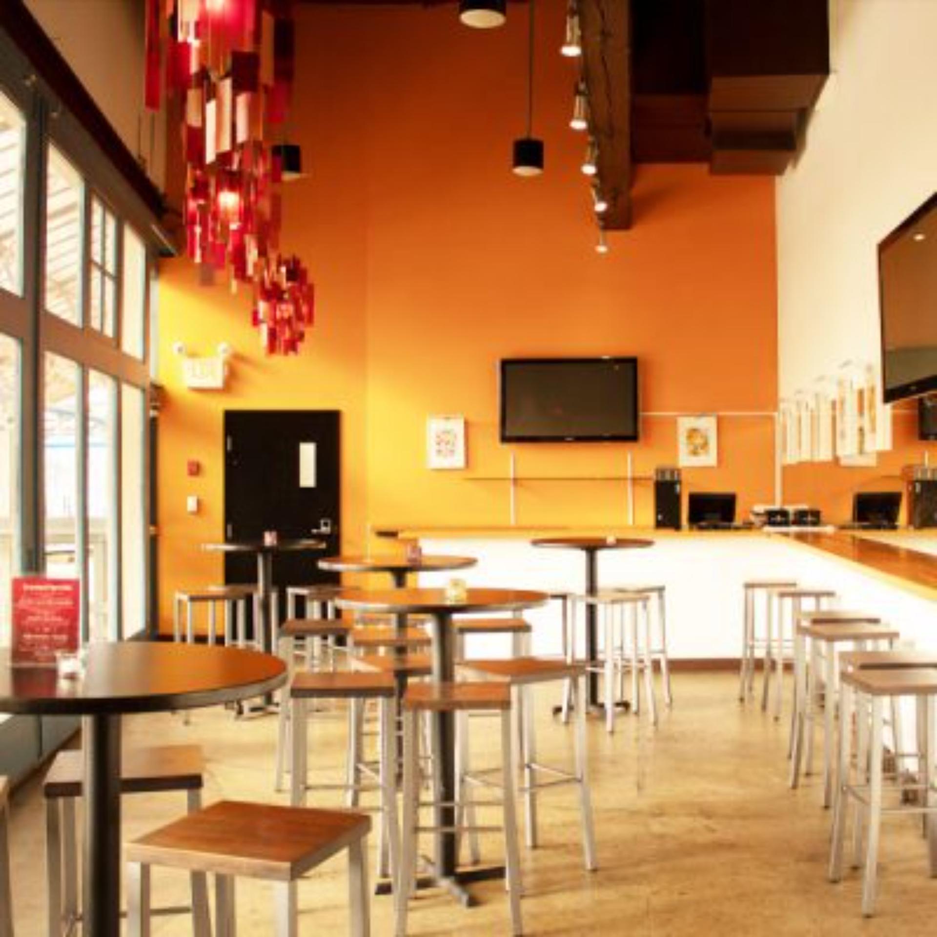 Bar & Lounge