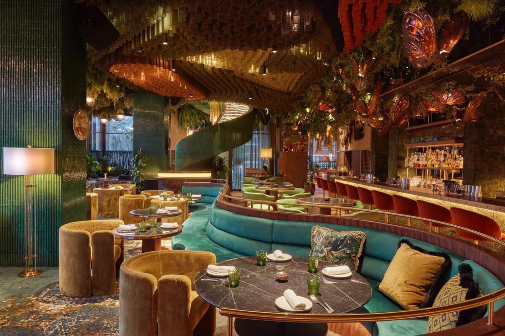 Bar & Lounge