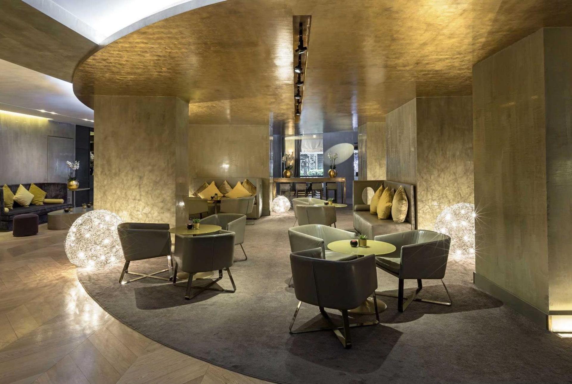Grand Lounge & Bar