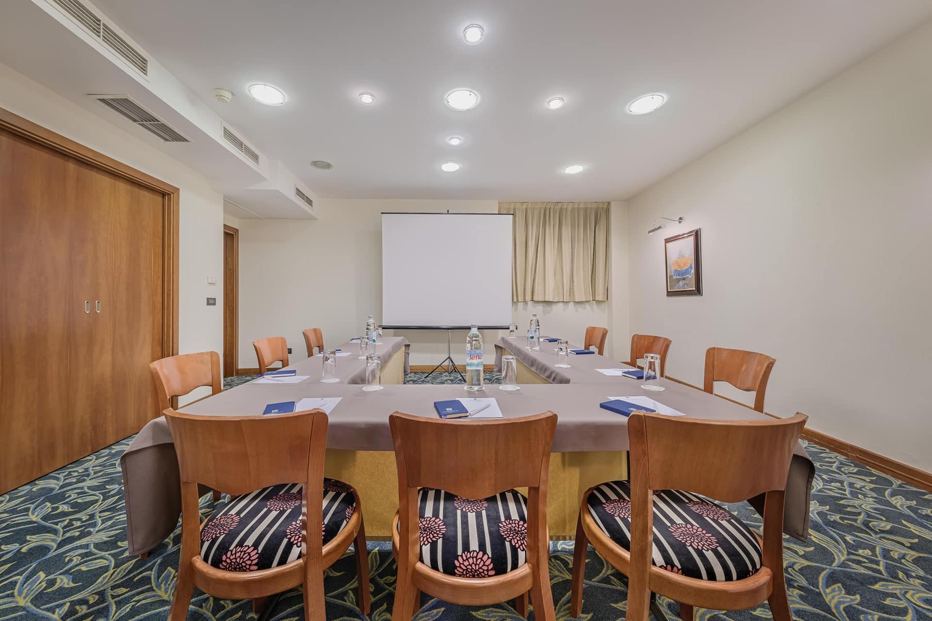 Libertas Salon I