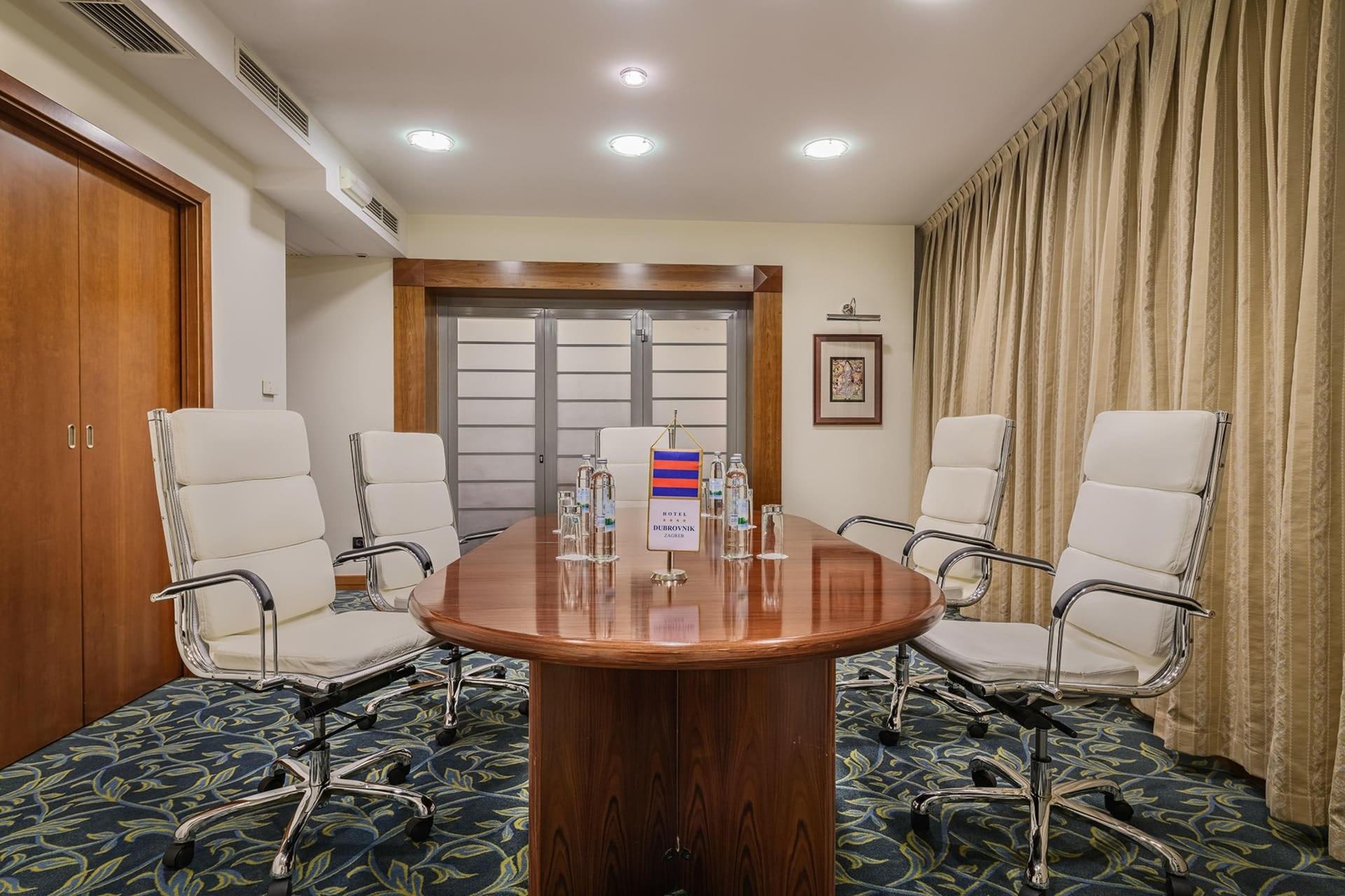 Libertas Salon III