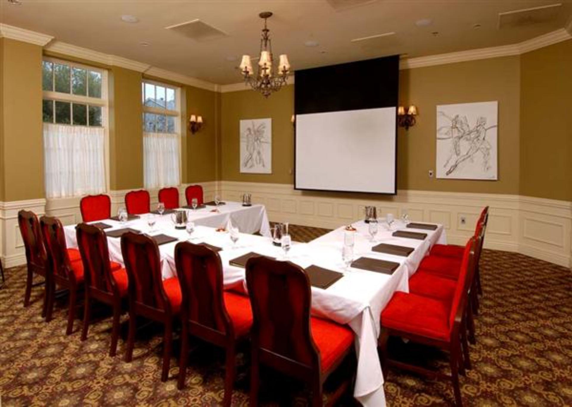 Harbor Square Room