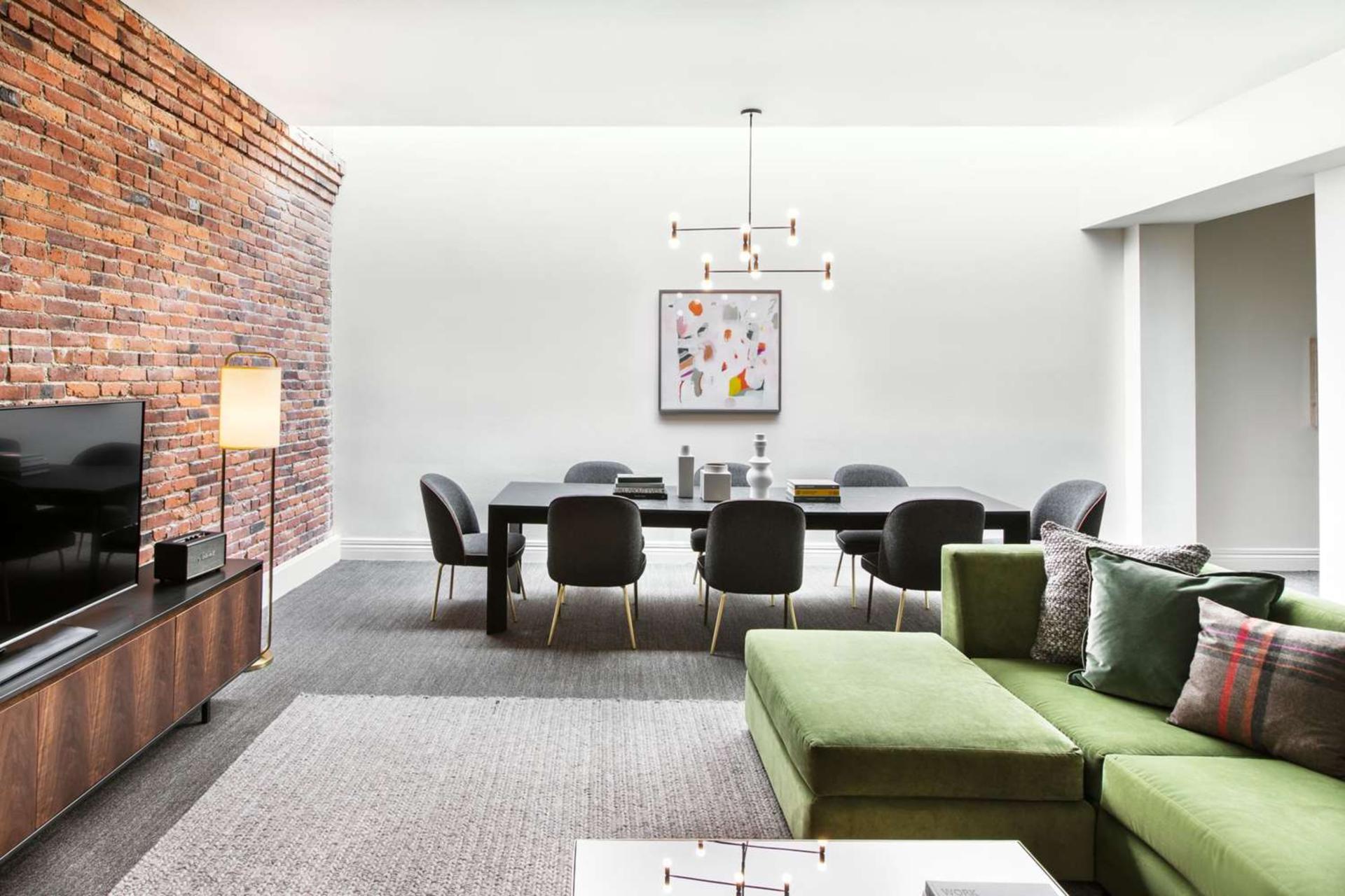 Grand Arlington Suite