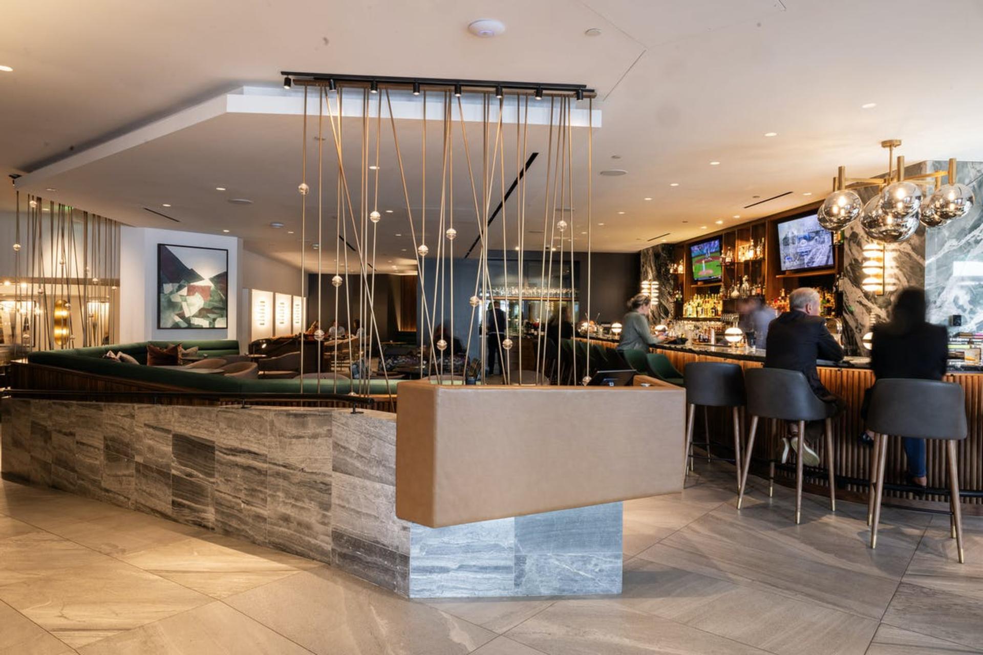Bar & Lounge
