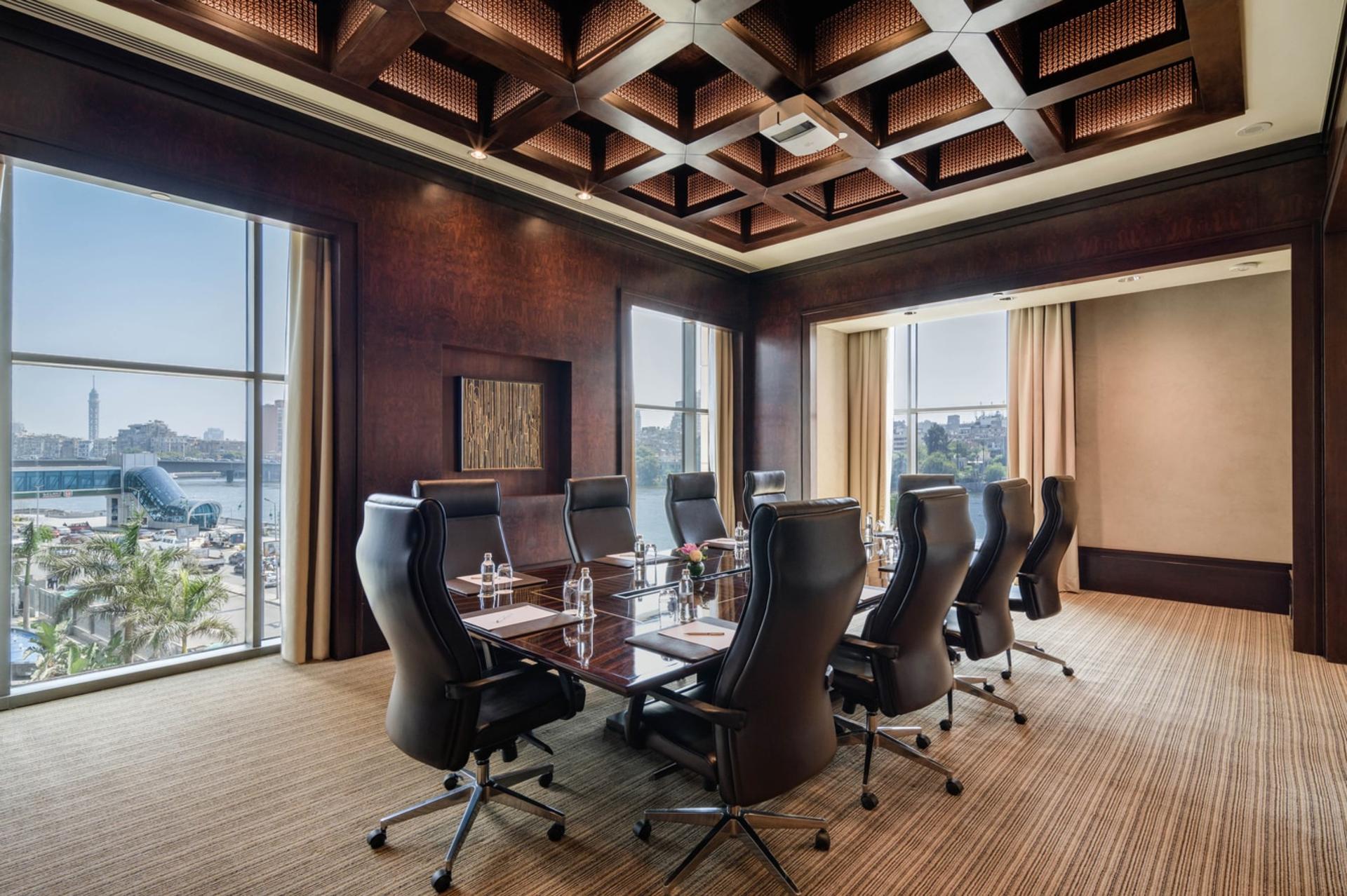 Roselite Boardroom