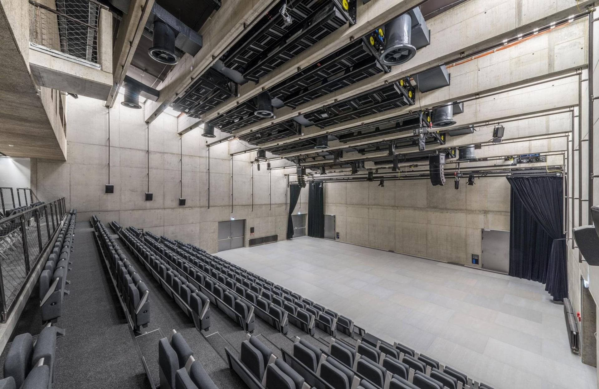 Multifunctional Hall