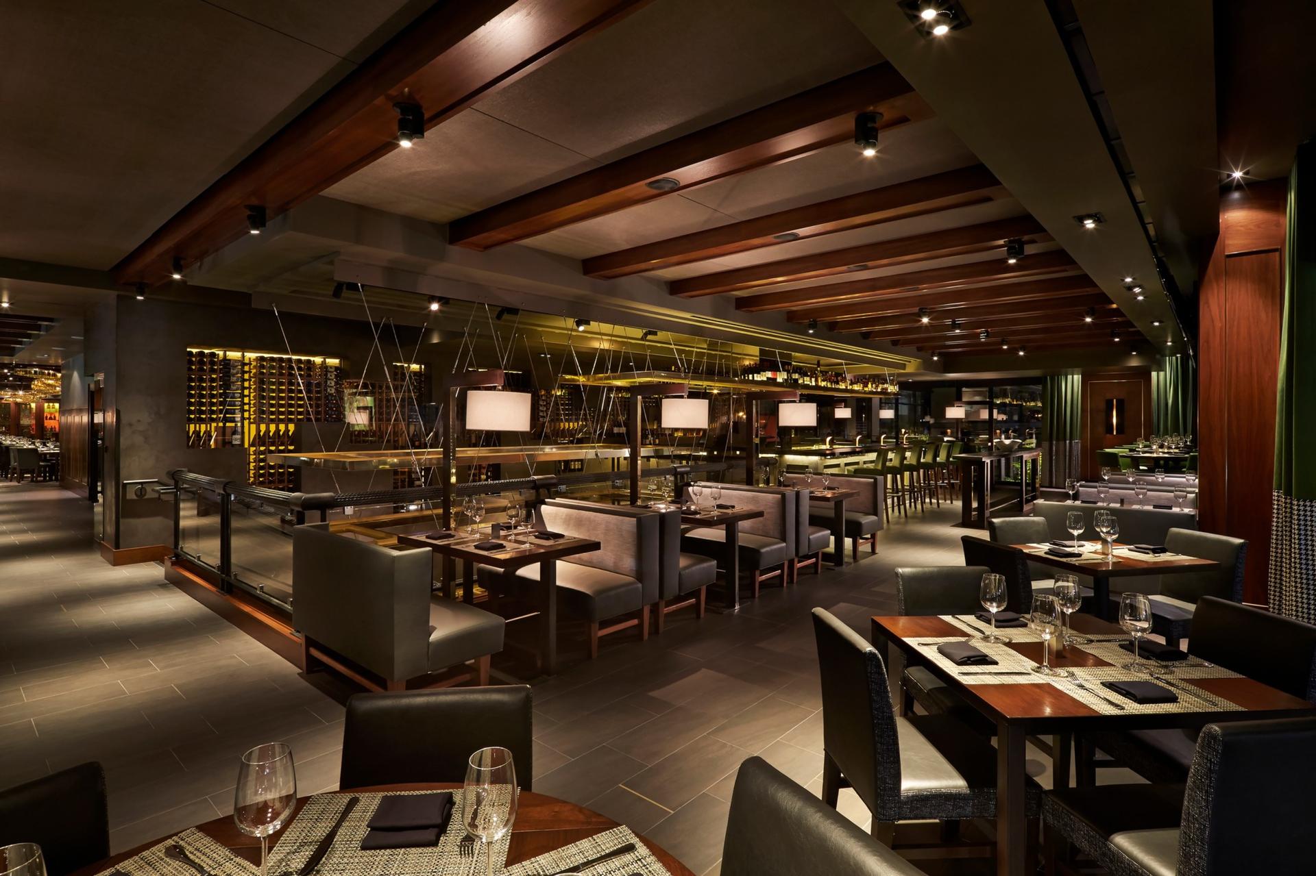 9 Sizzling Steakhouses In Houston With The Juiciest Steaks!