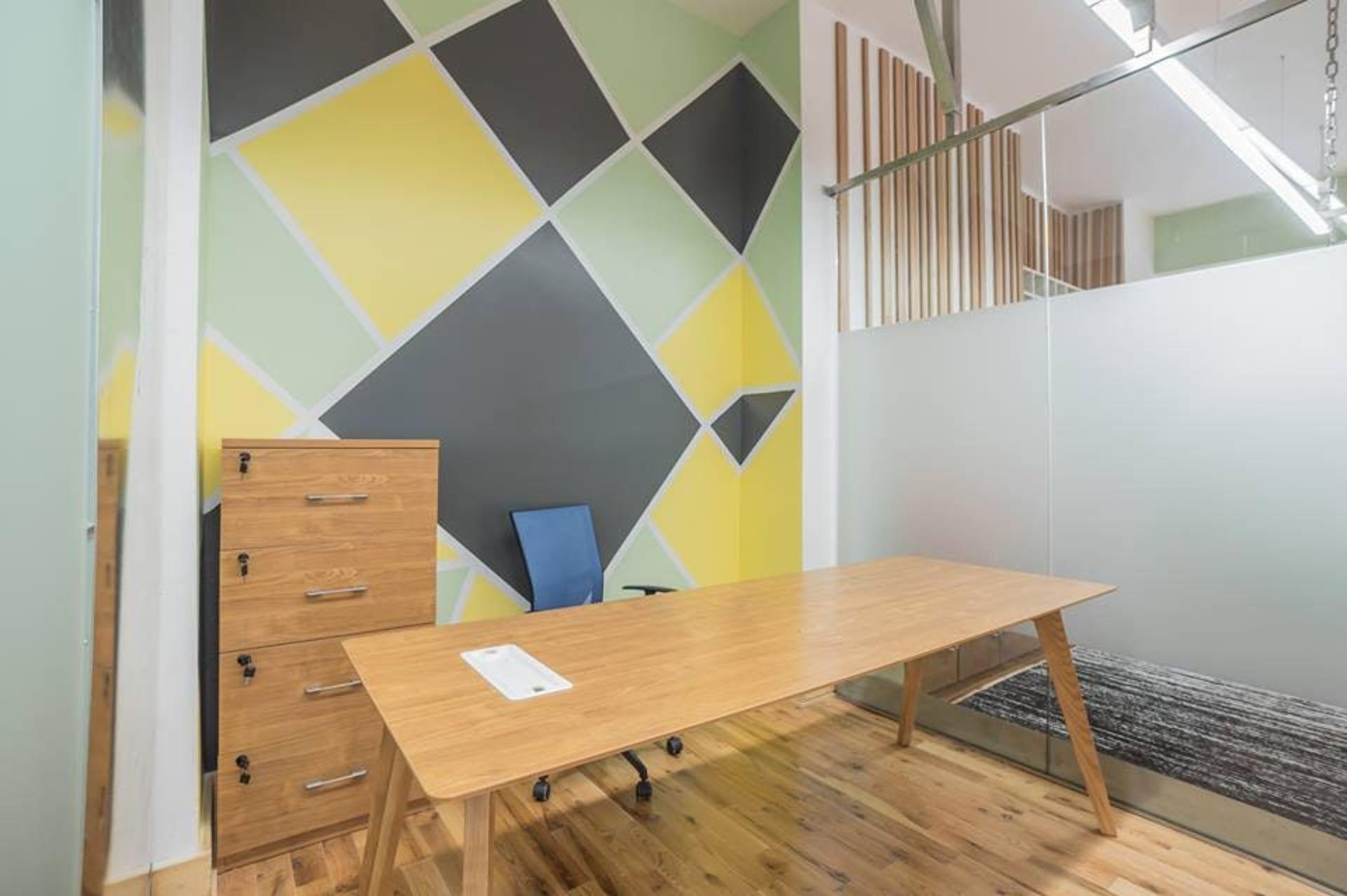 Flex Desk (Semi-private)