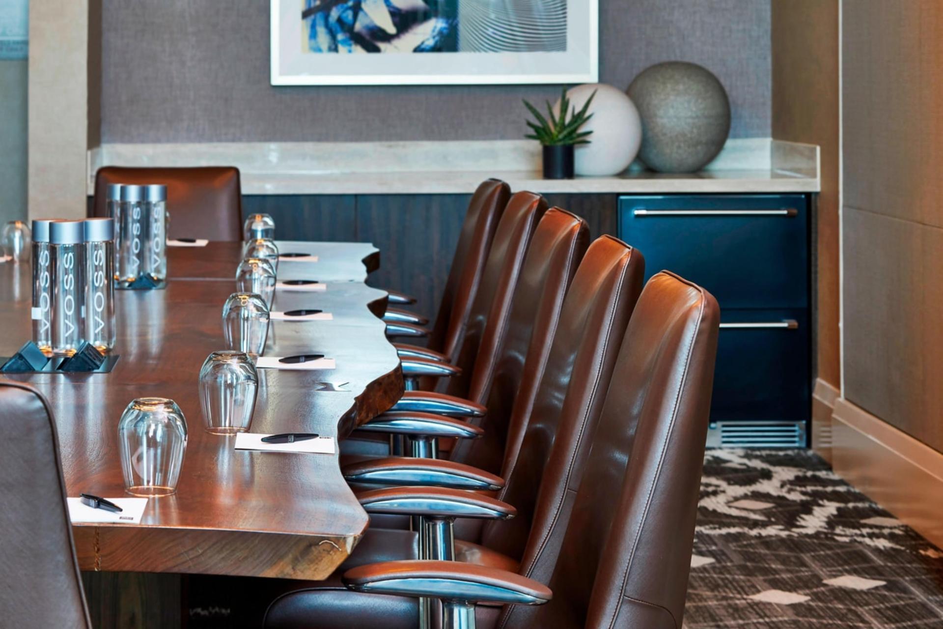 Rockabilly Boardroom	