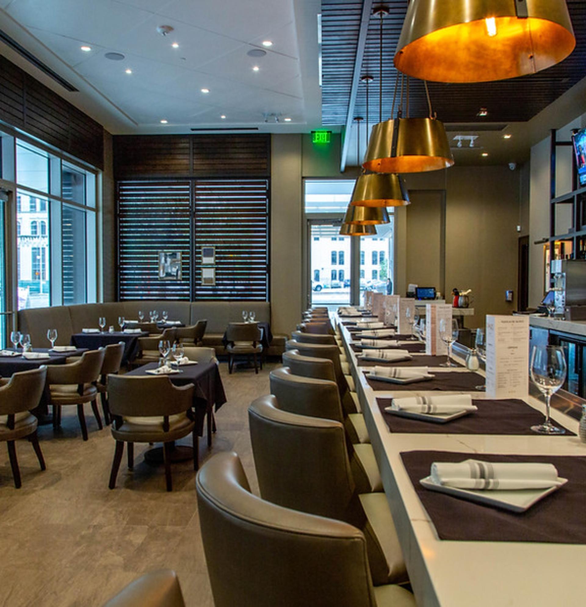 Bar & Lounge 