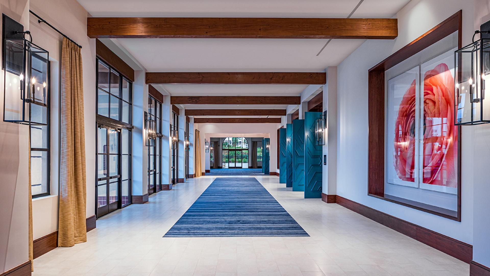 Luna Foyer 