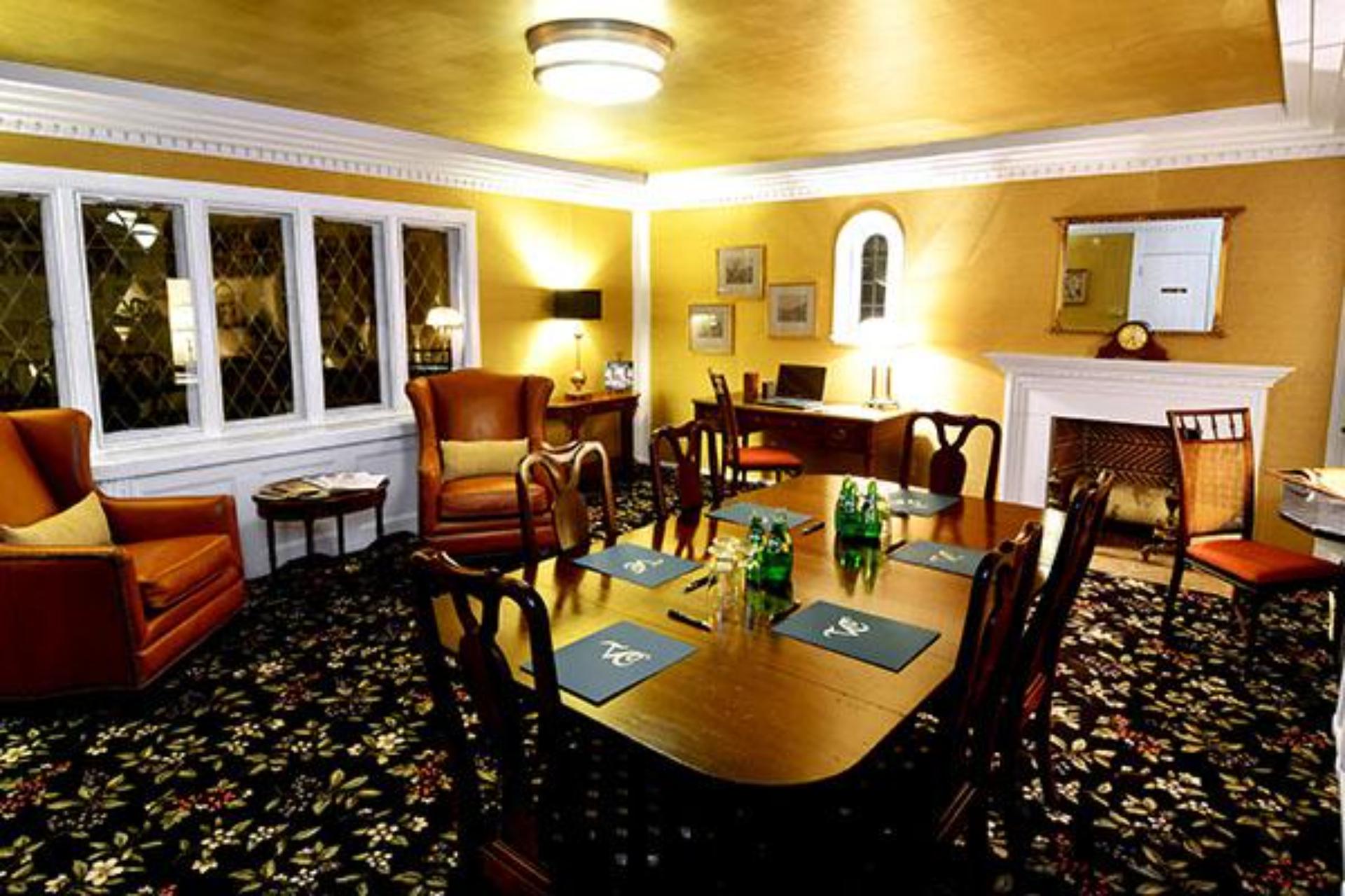Gold Room 