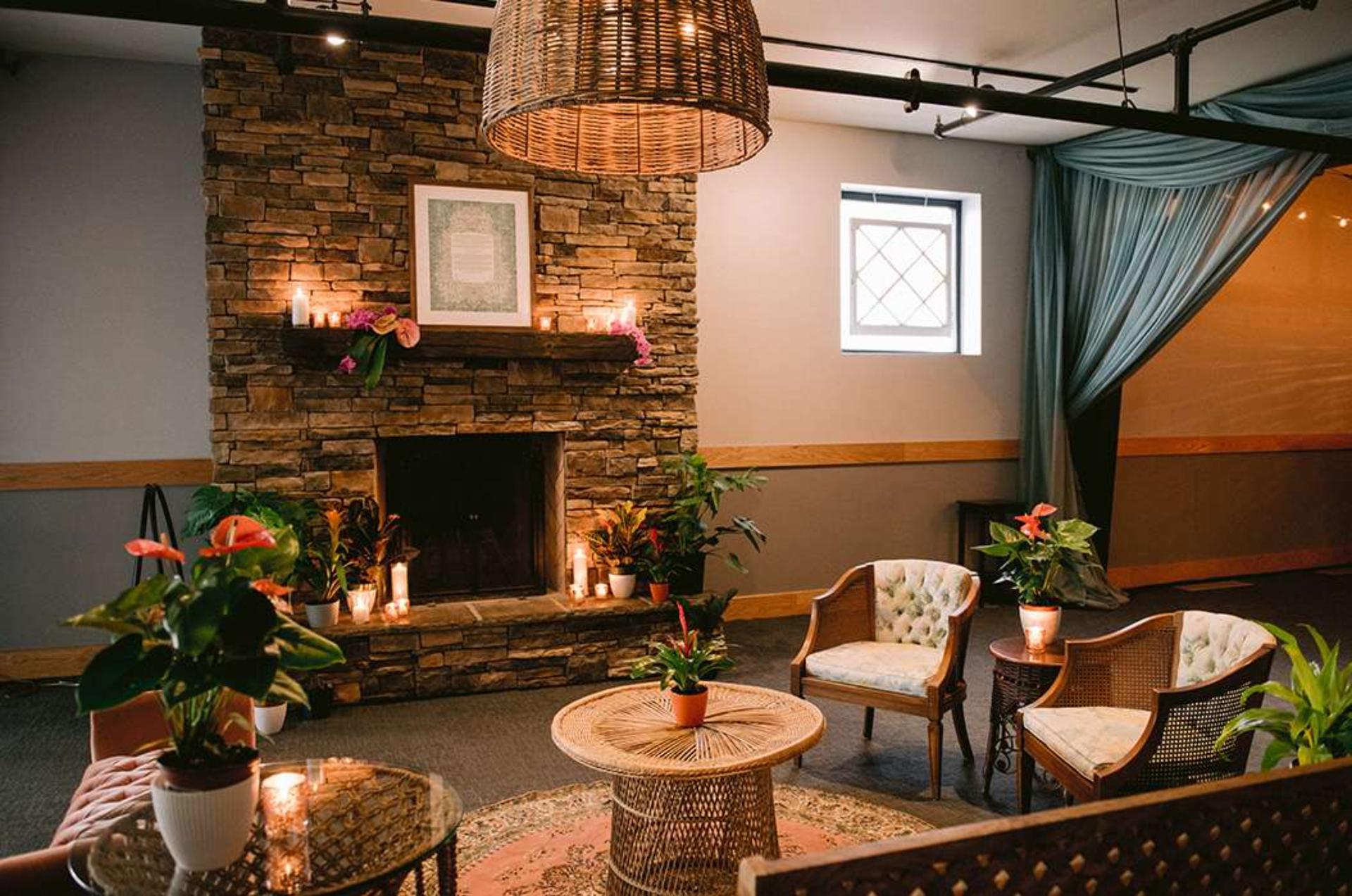 Lounge & Patios